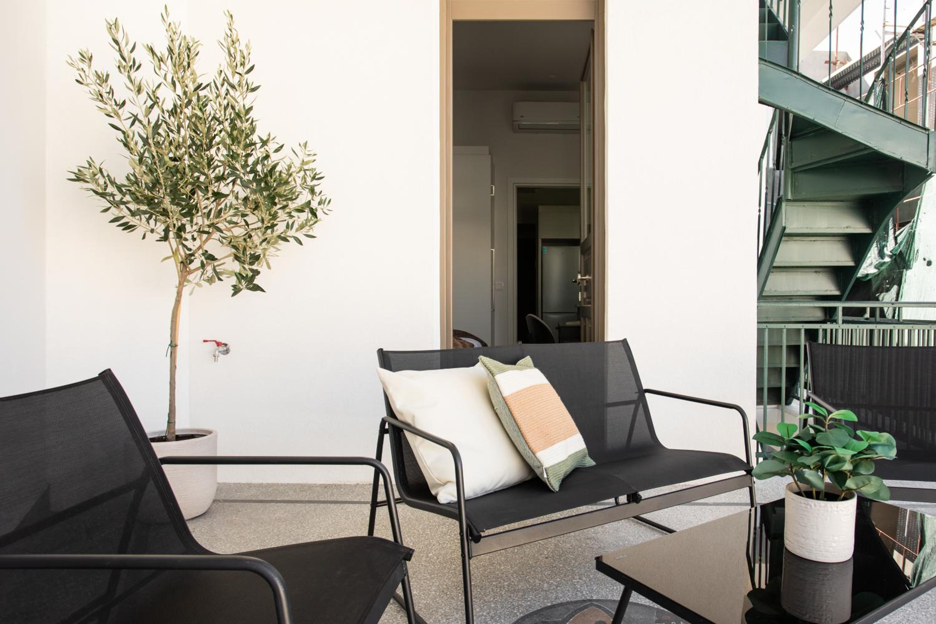Elysian Apartments in Plaka by UPSTREET