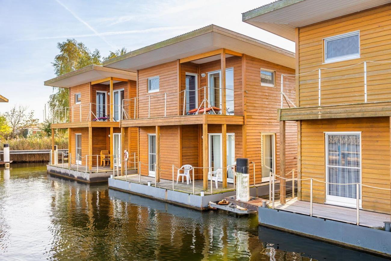 Neu renoviertes schwimmendes Ferienhaus Fischland in Barth - main view