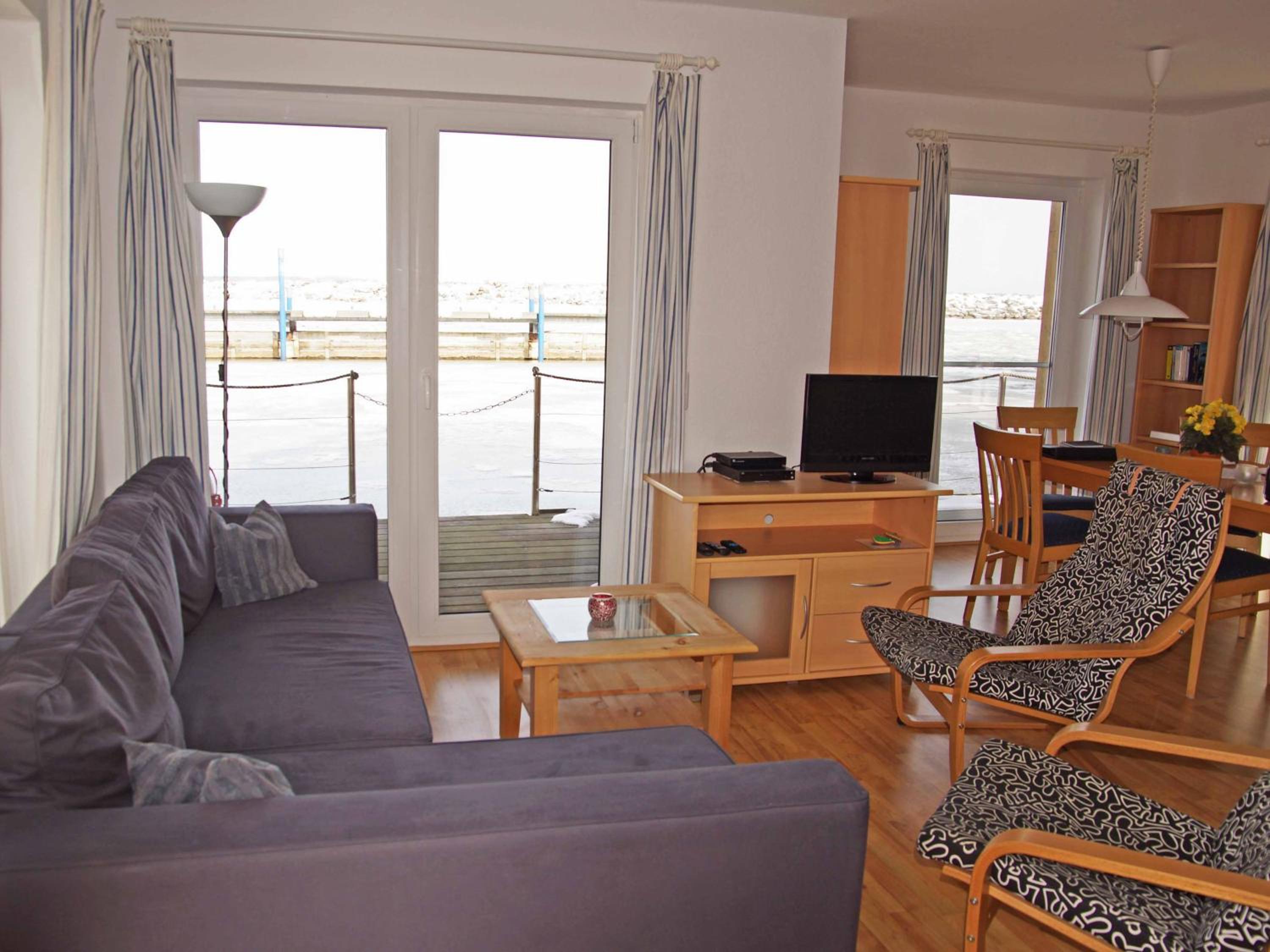 Neu renoviertes schwimmendes Ferienhaus Fischland in Barth view 2