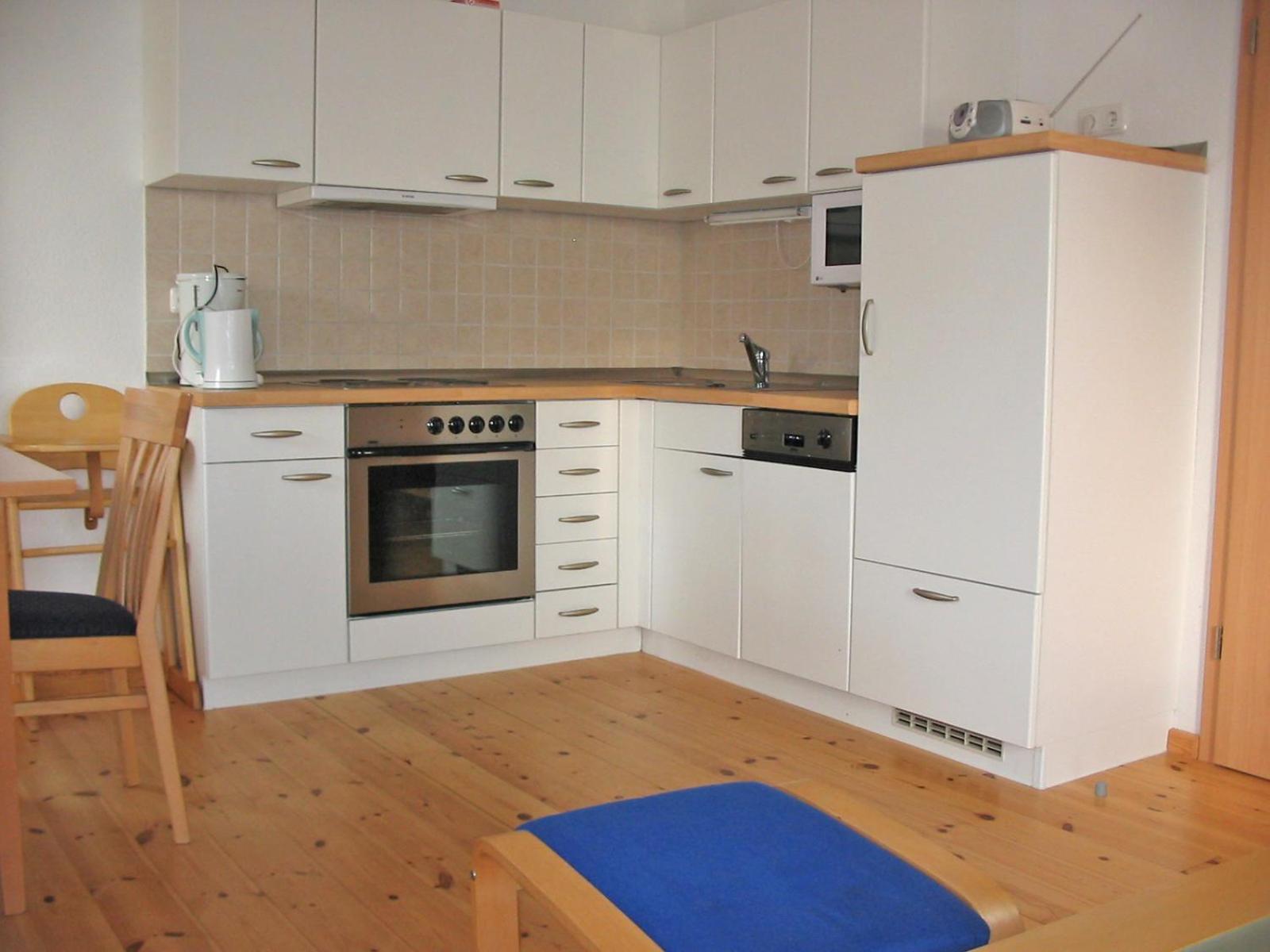 Neu renoviertes schwimmendes Ferienhaus Fischland in Barth view 3