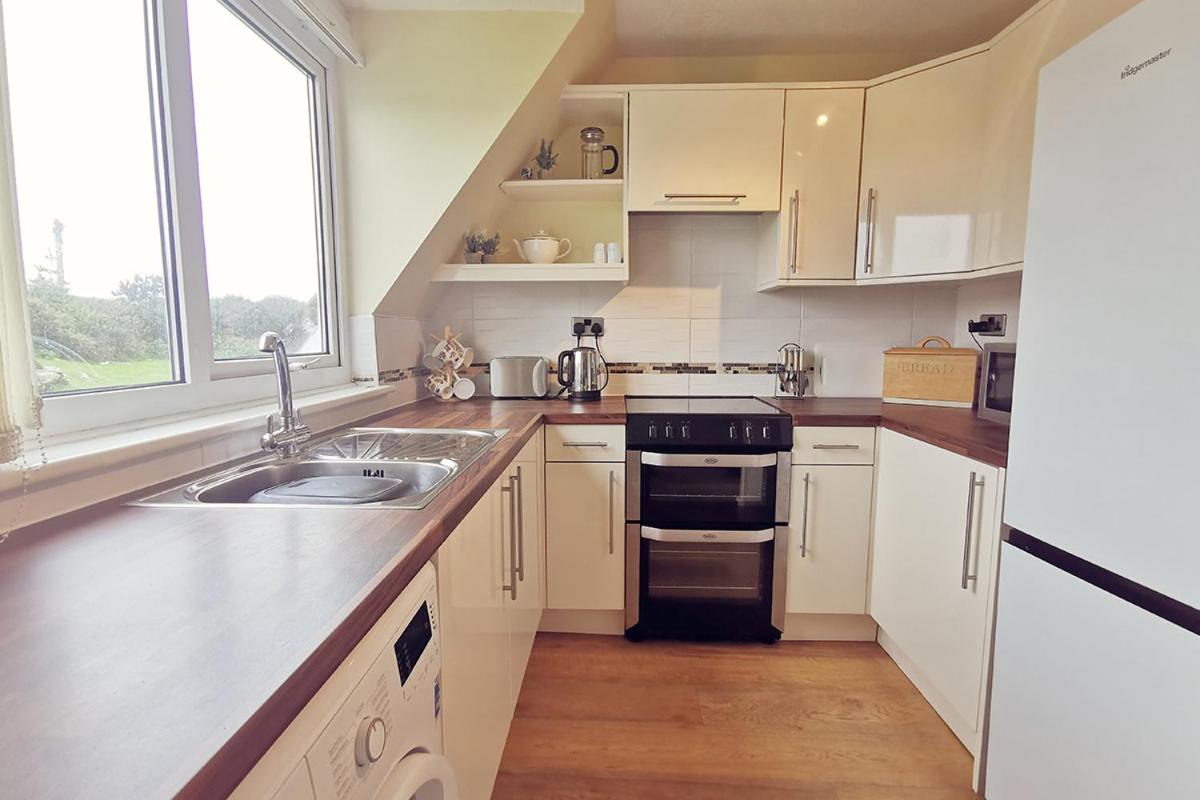 10 ISALLT LODGES - CLOSE TO BEACH - 2 BED APT view 5