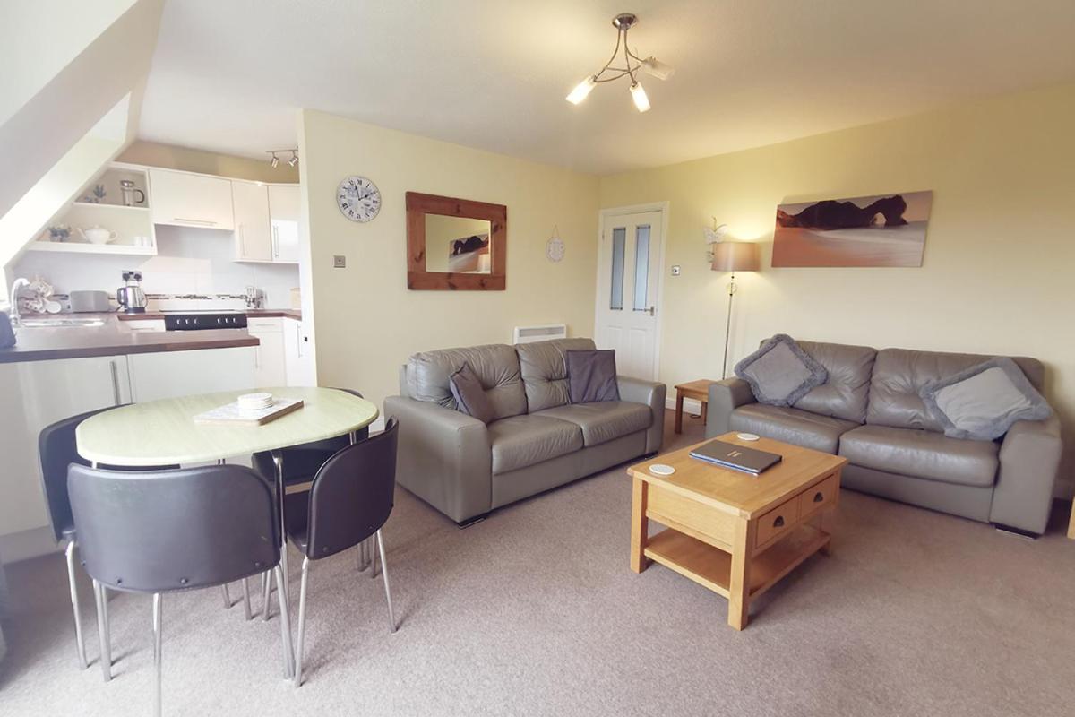 10 ISALLT LODGES - CLOSE TO BEACH - 2 BED APT view 3