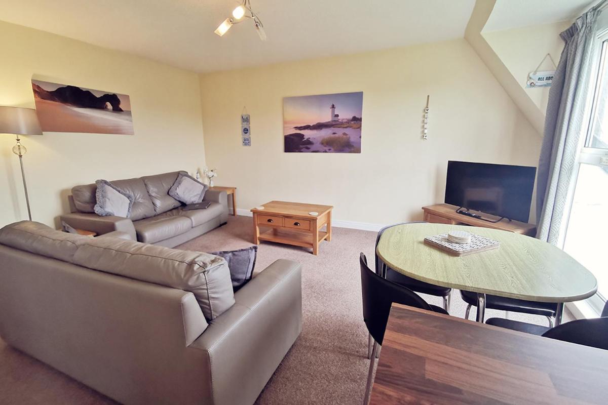 10 ISALLT LODGES - CLOSE TO BEACH - 2 BED APT view 4