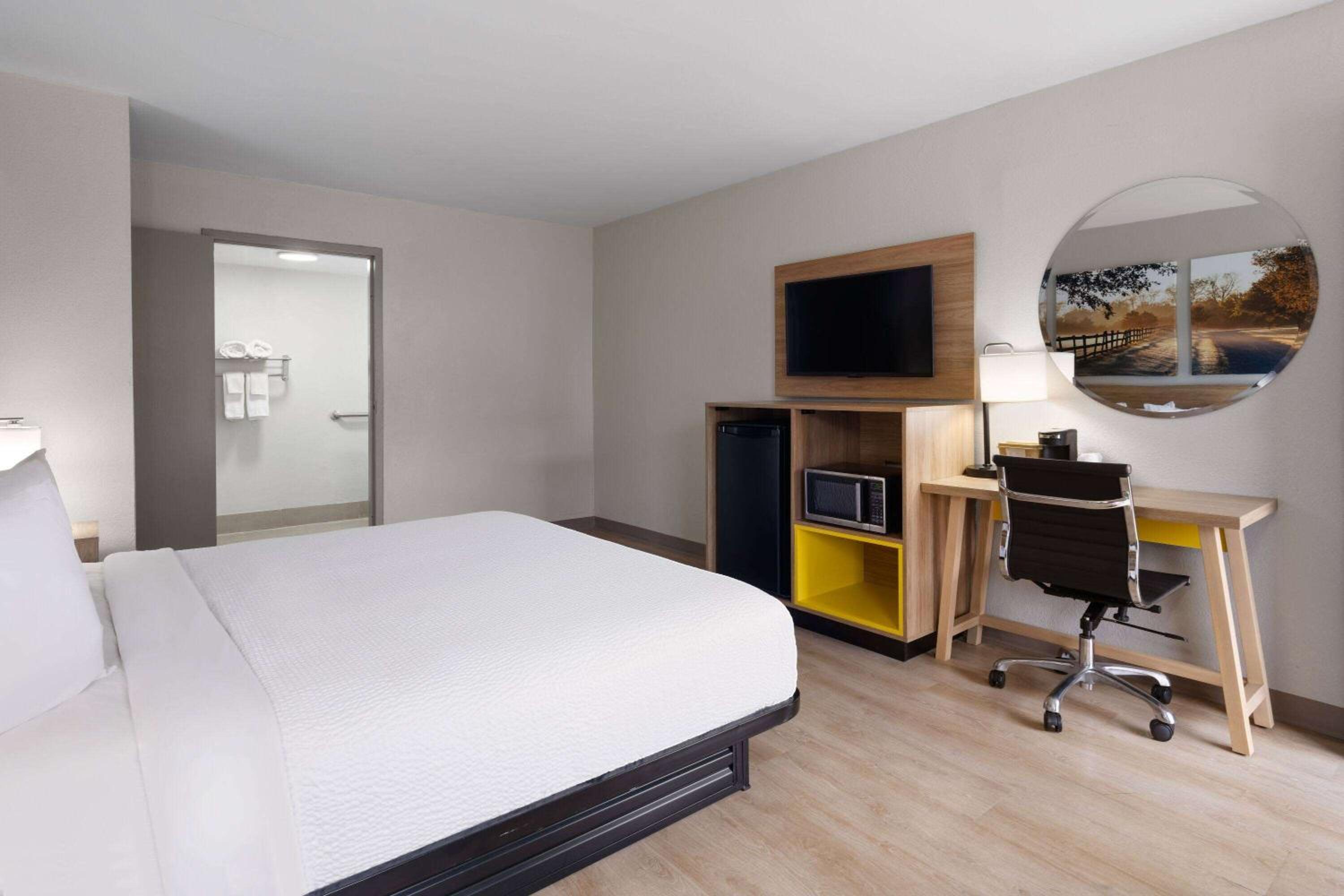 Days-Inn by Wyndham Montgomery I-85