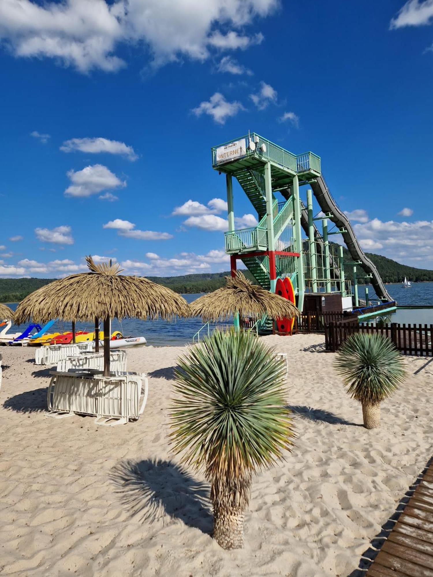 Chatky U Davida Máchovo jezero