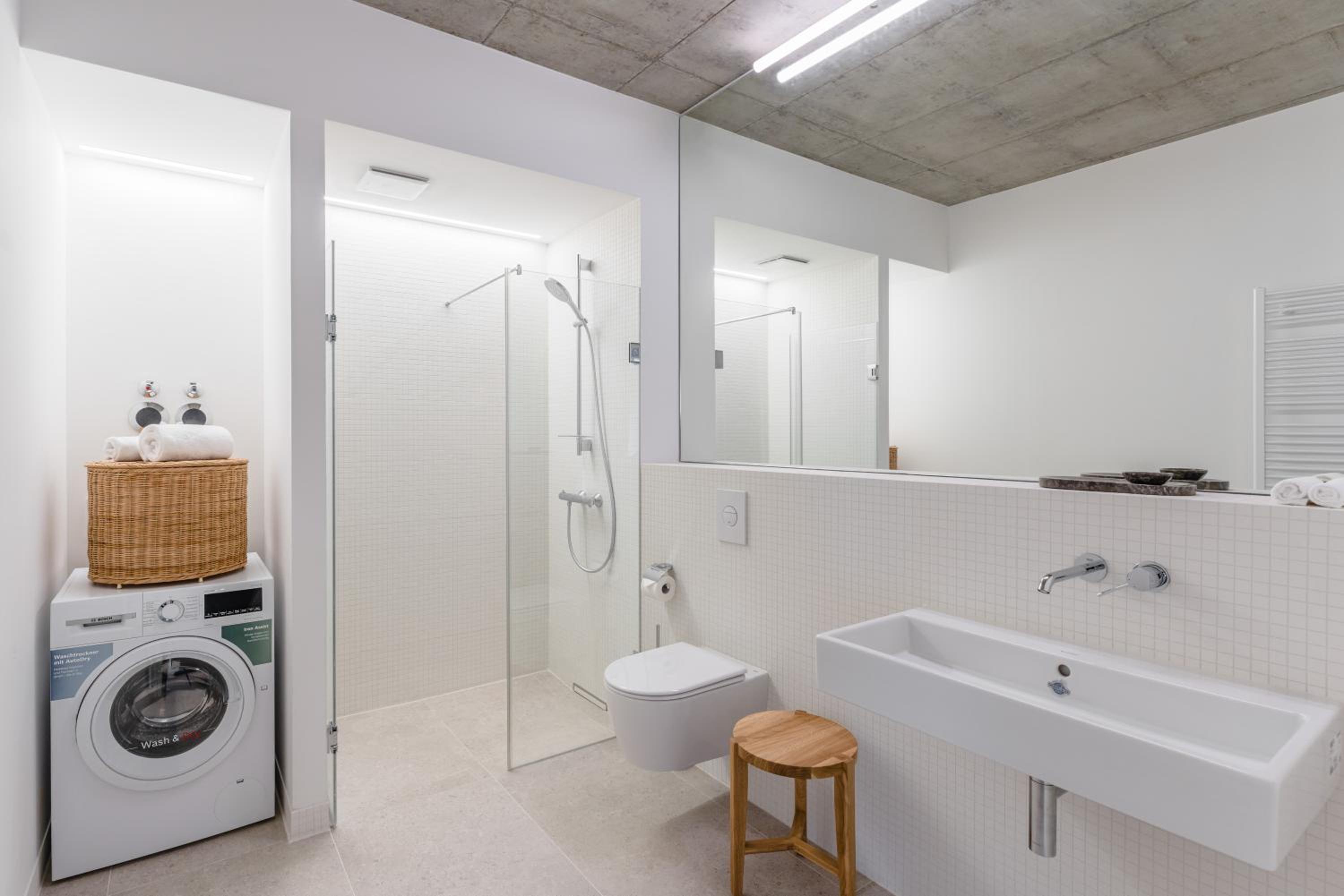 Carlotta Apartments