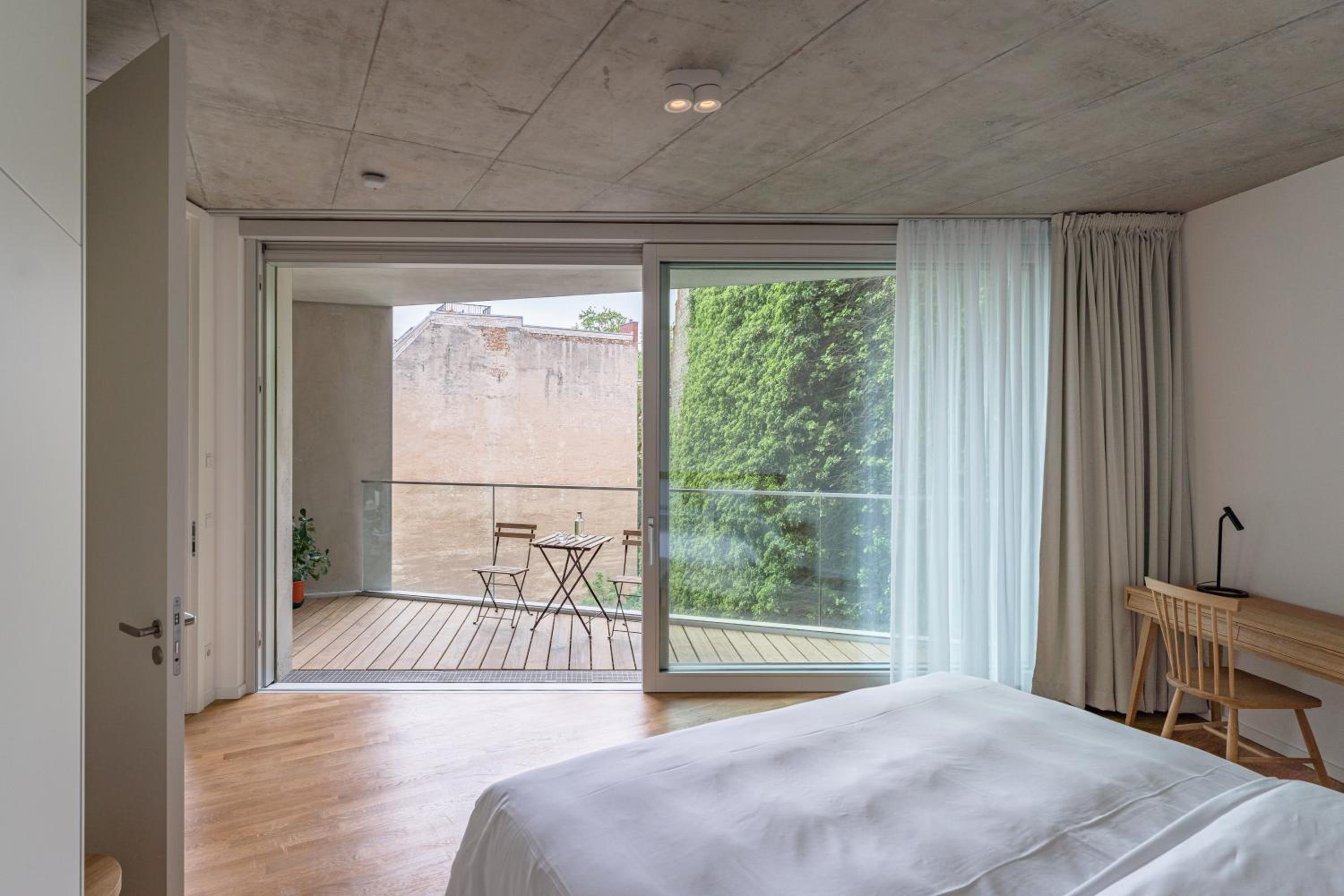 Carlotta Apartments