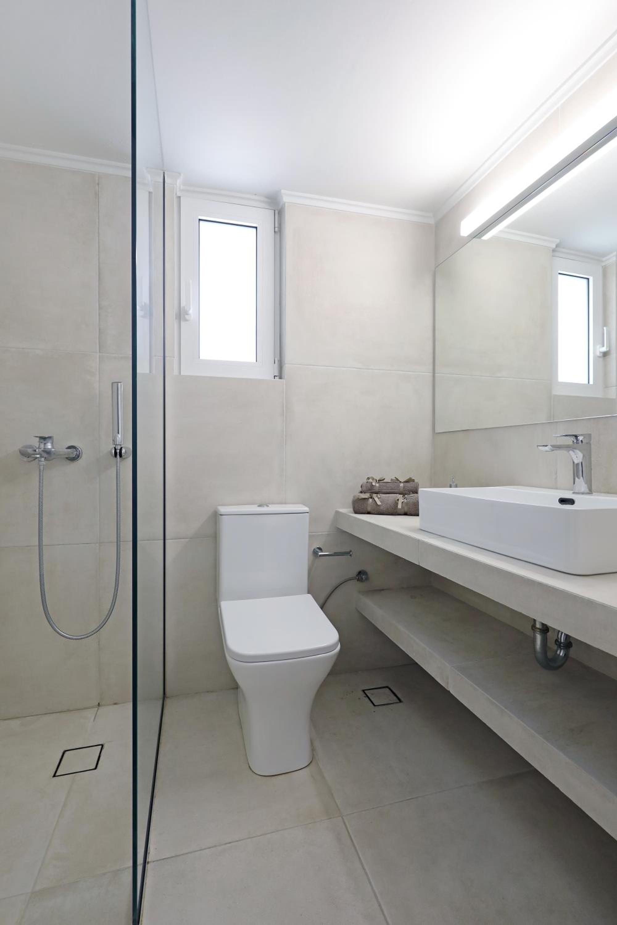 Elegant Living - Greecing