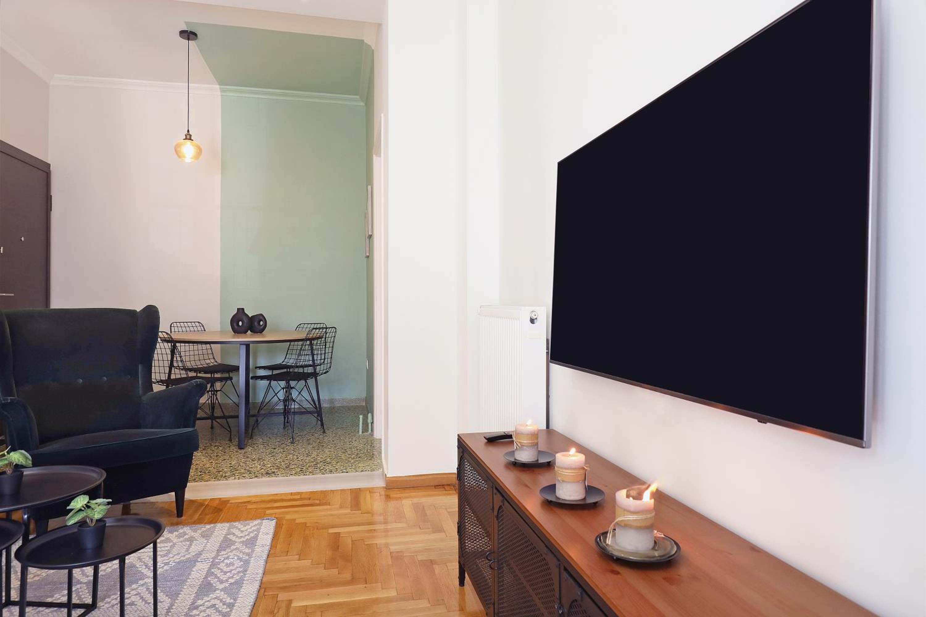 Elegant Living - Greecing