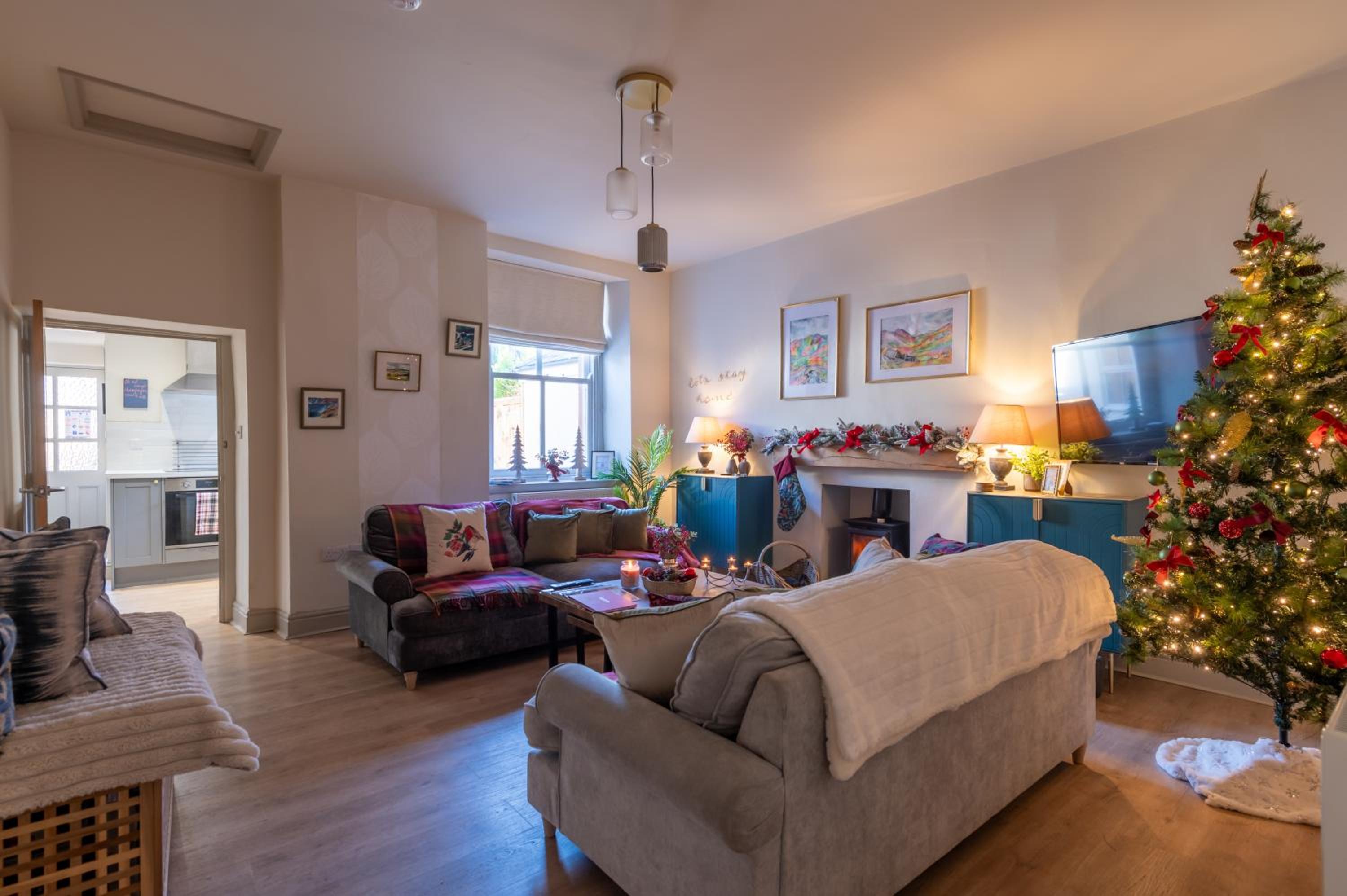 Little Apple Cottage- Free Parking, Hot tub, Fire, Town Centre view 2