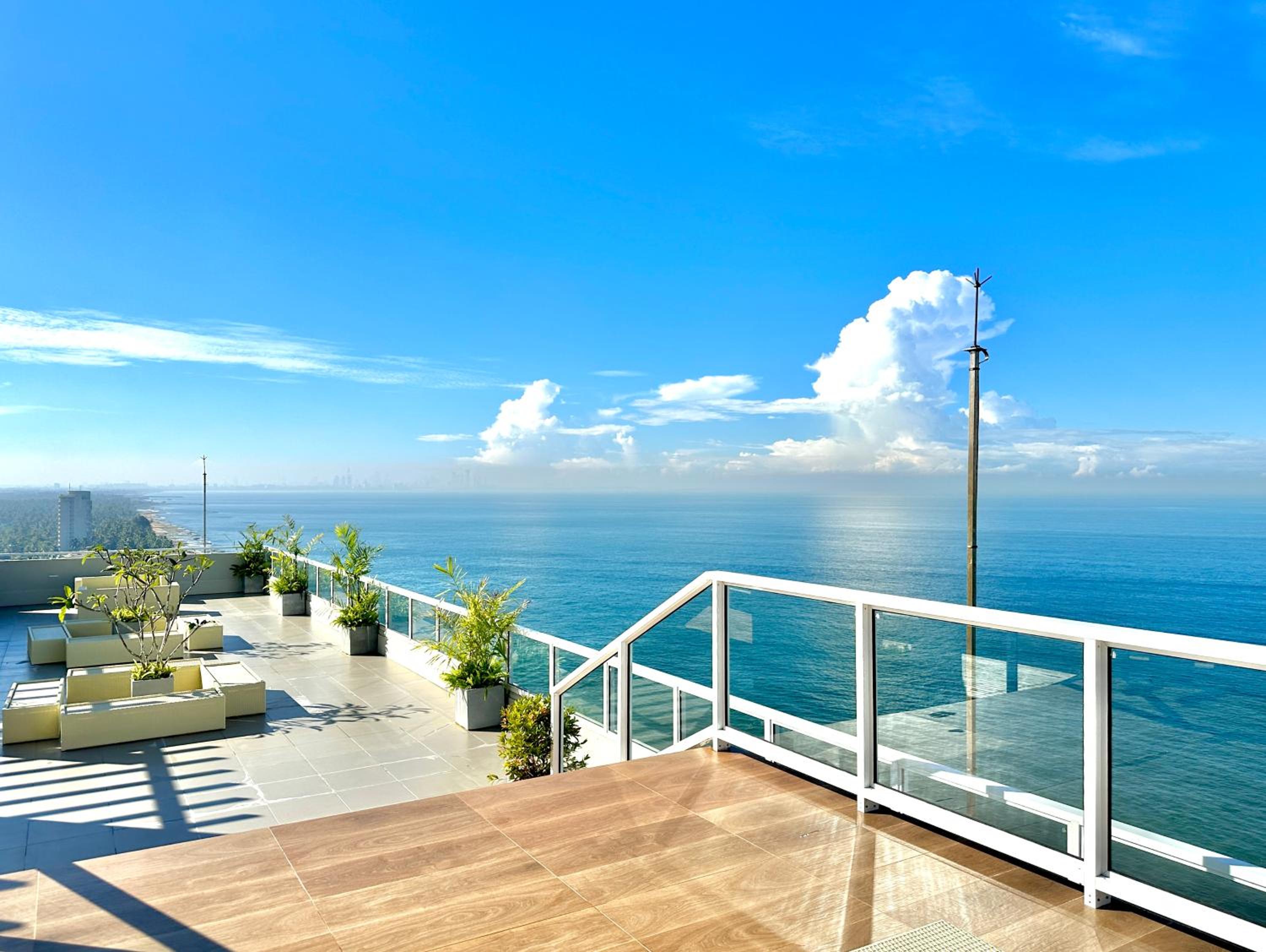 Hotel Joansa Luxury Beachfront Apartment - Image 1