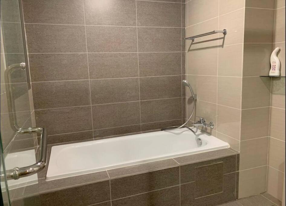 2 BR bathtub Near Legoland 5 min photo 2