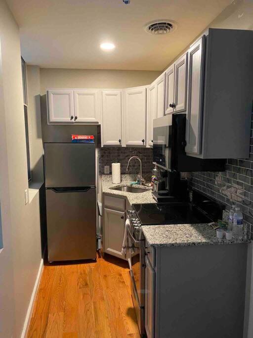 Downtown Albany 1 Bed with Workstation on Maiden Lane view 3