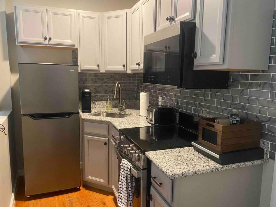 Downtown Albany 1 Bed with Workstation on Maiden Lane view 4