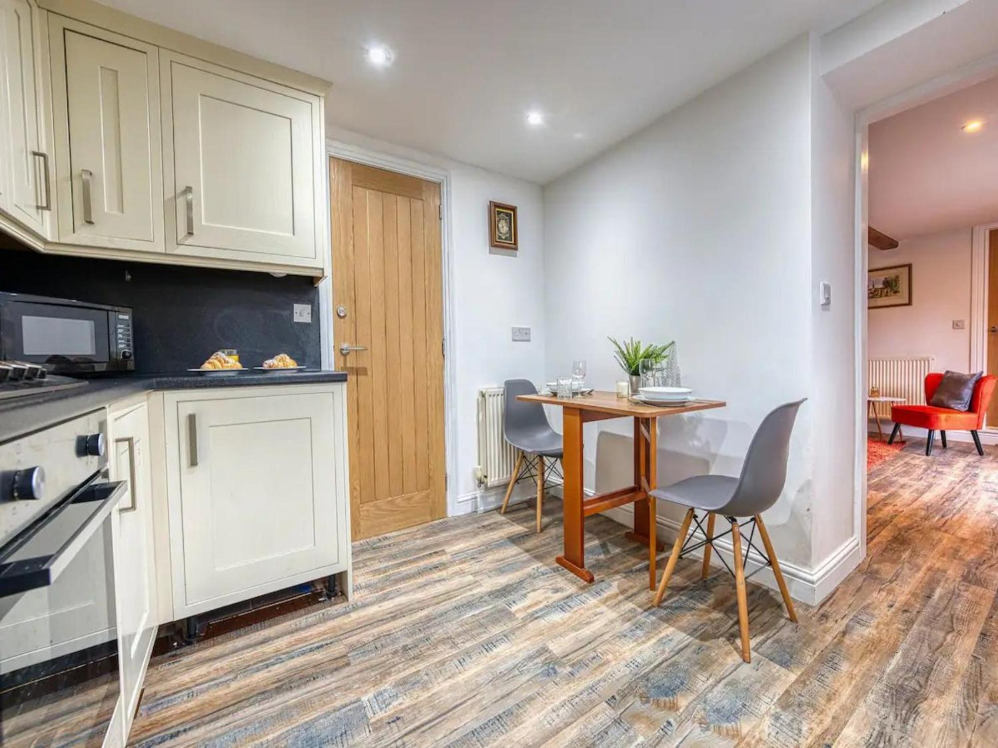 Stylish Bakewell Cottage with Free Parking