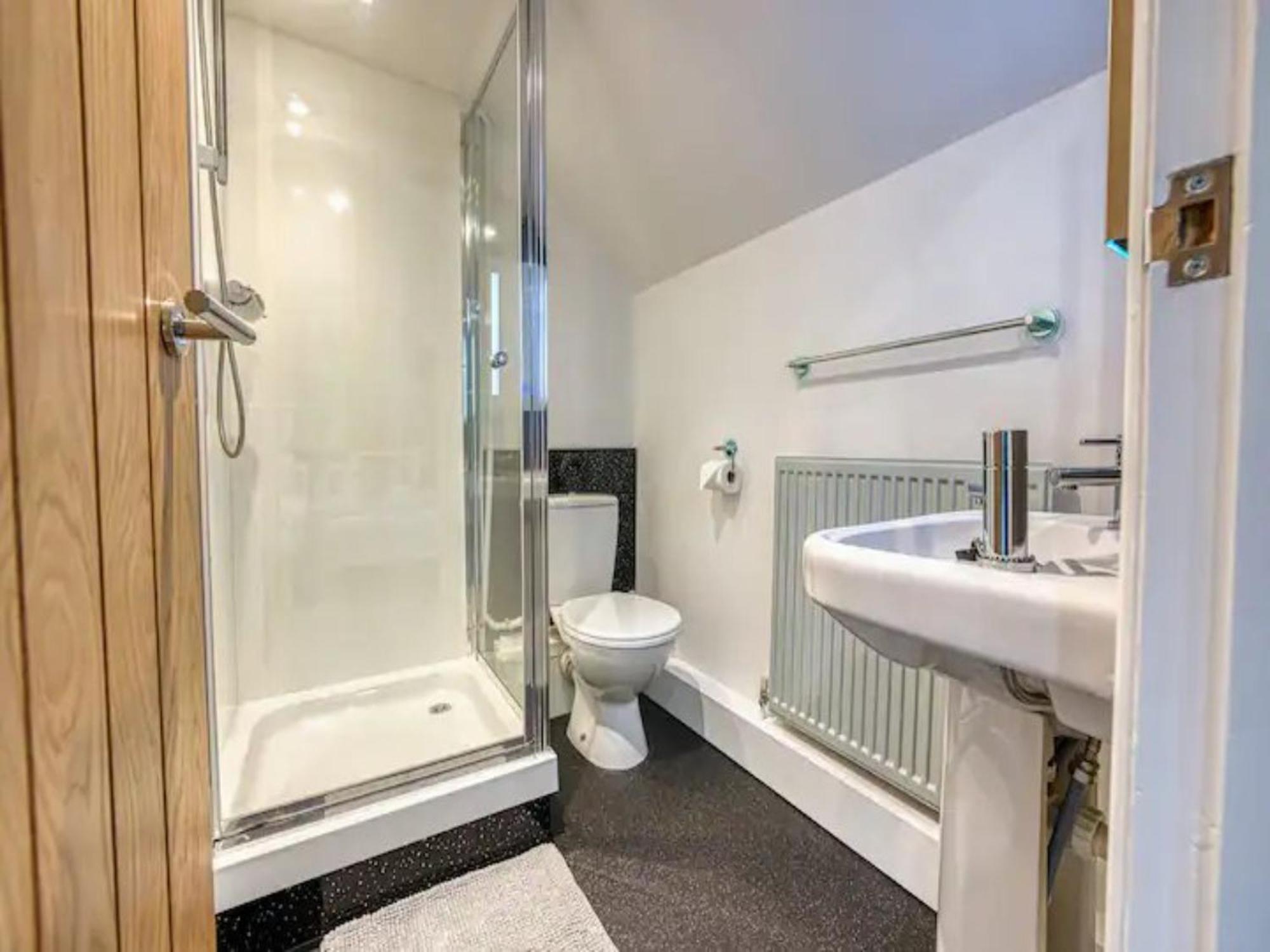 Stylish Bakewell Cottage with Free Parking