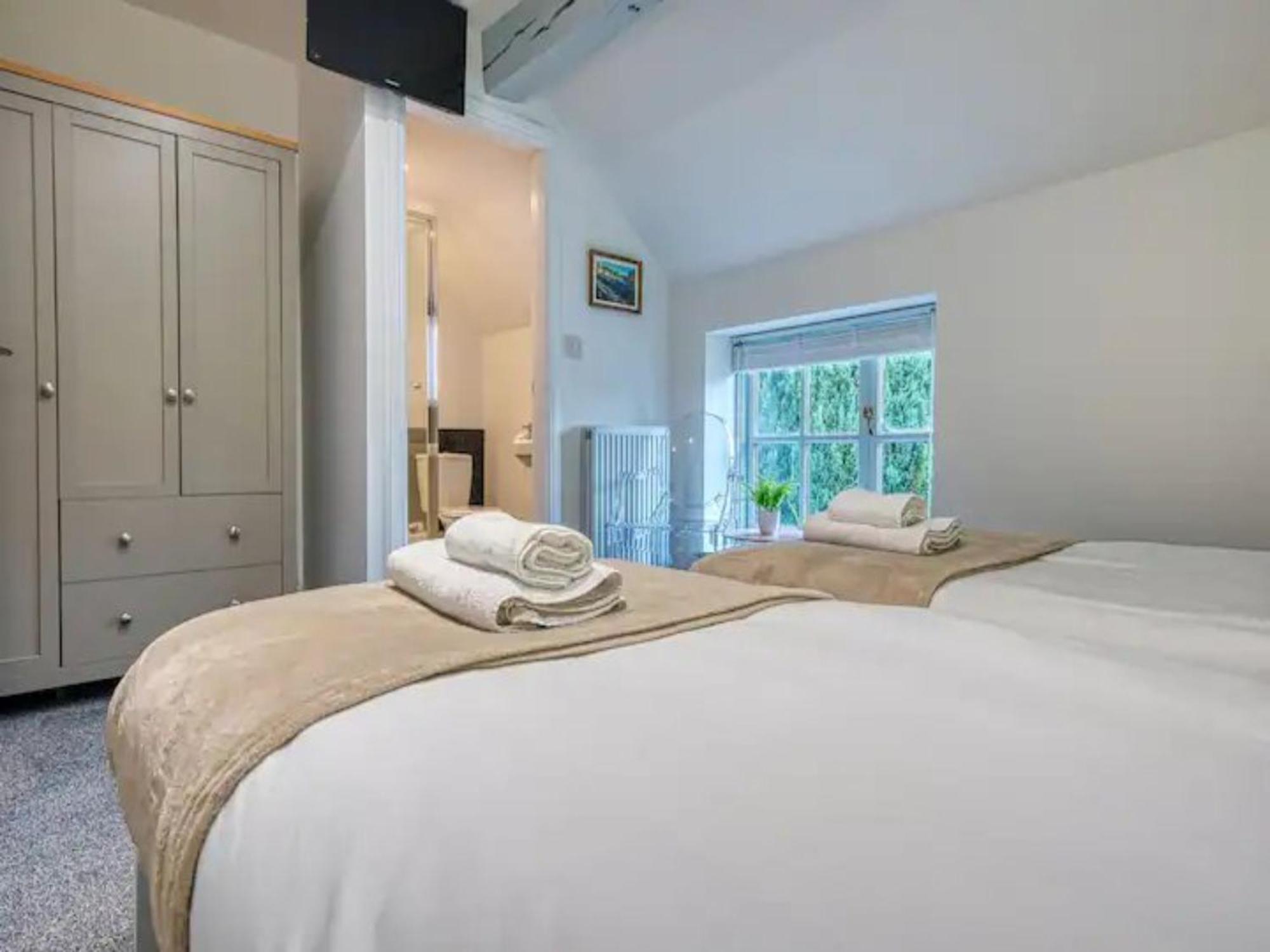 Stylish Bakewell Cottage with Free Parking