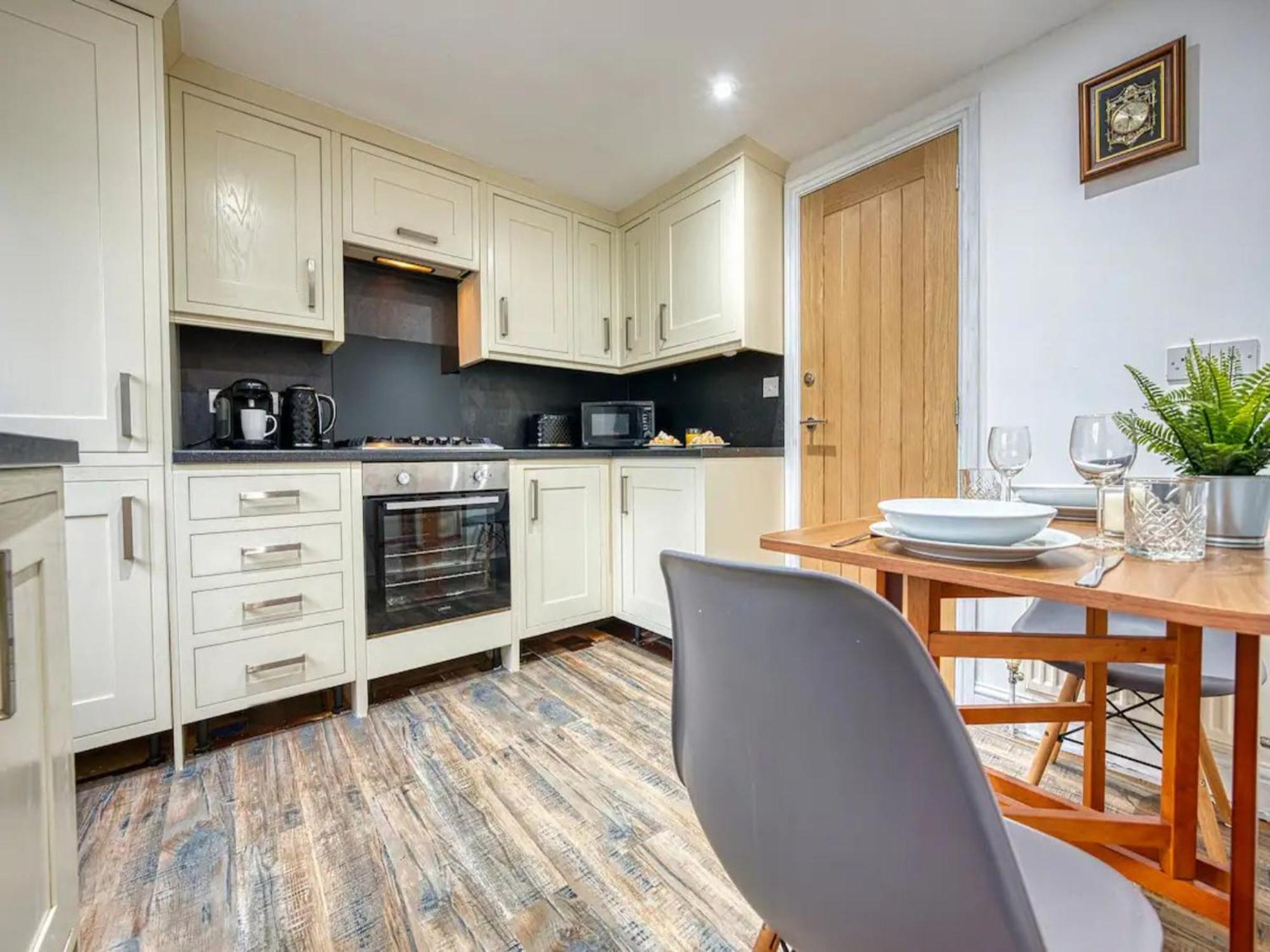 Stylish Bakewell Cottage with Free Parking
