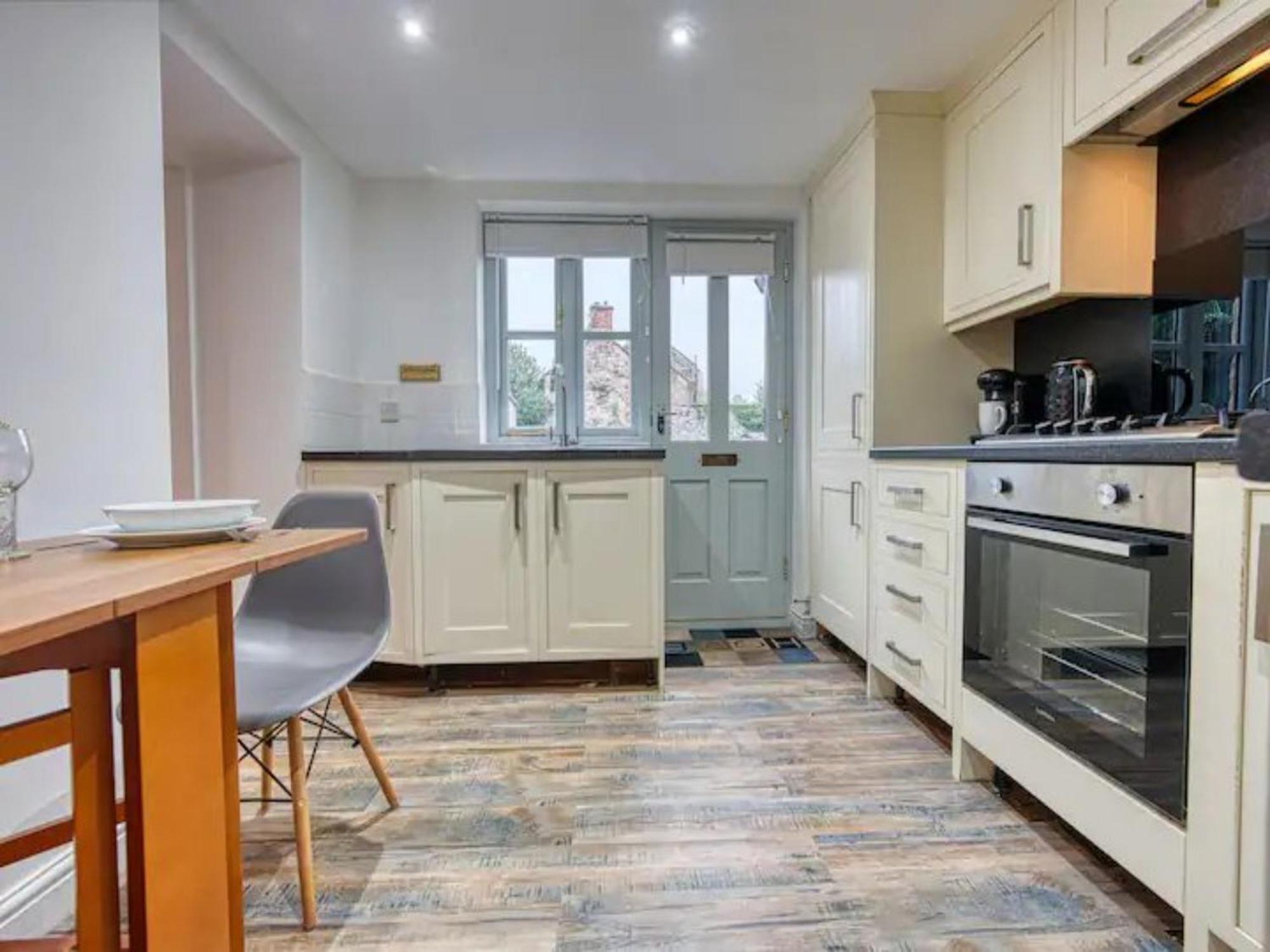 Stylish Bakewell Cottage with Free Parking