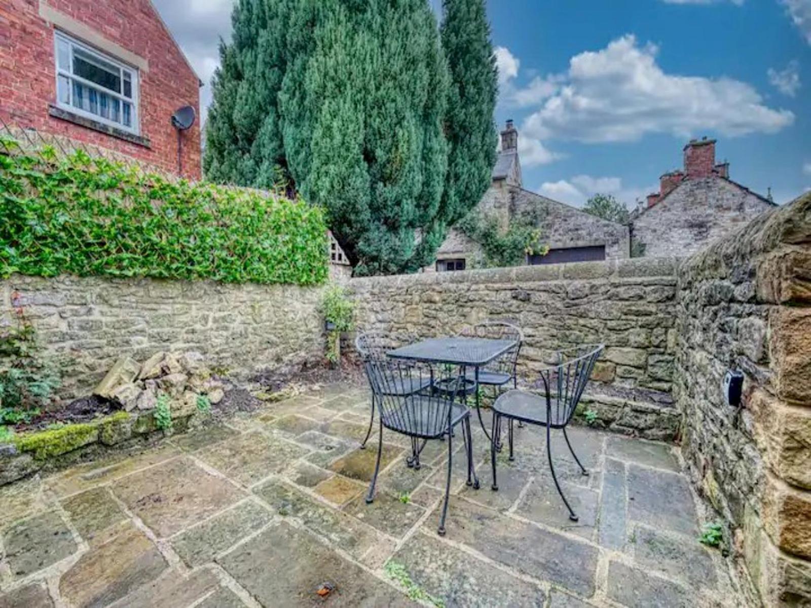 Stylish Bakewell Cottage with Free Parking