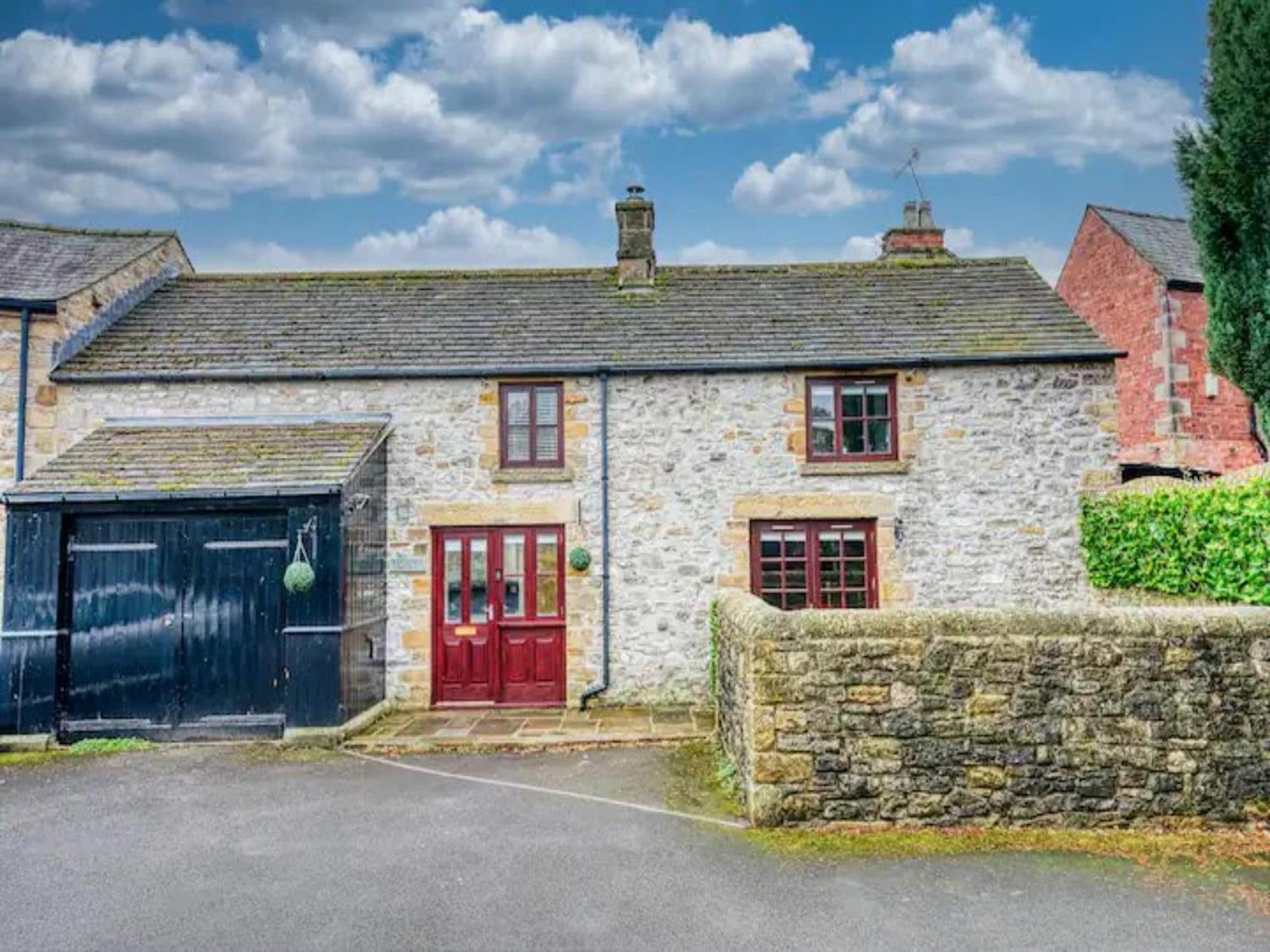 Stylish Bakewell Cottage with Free Parking