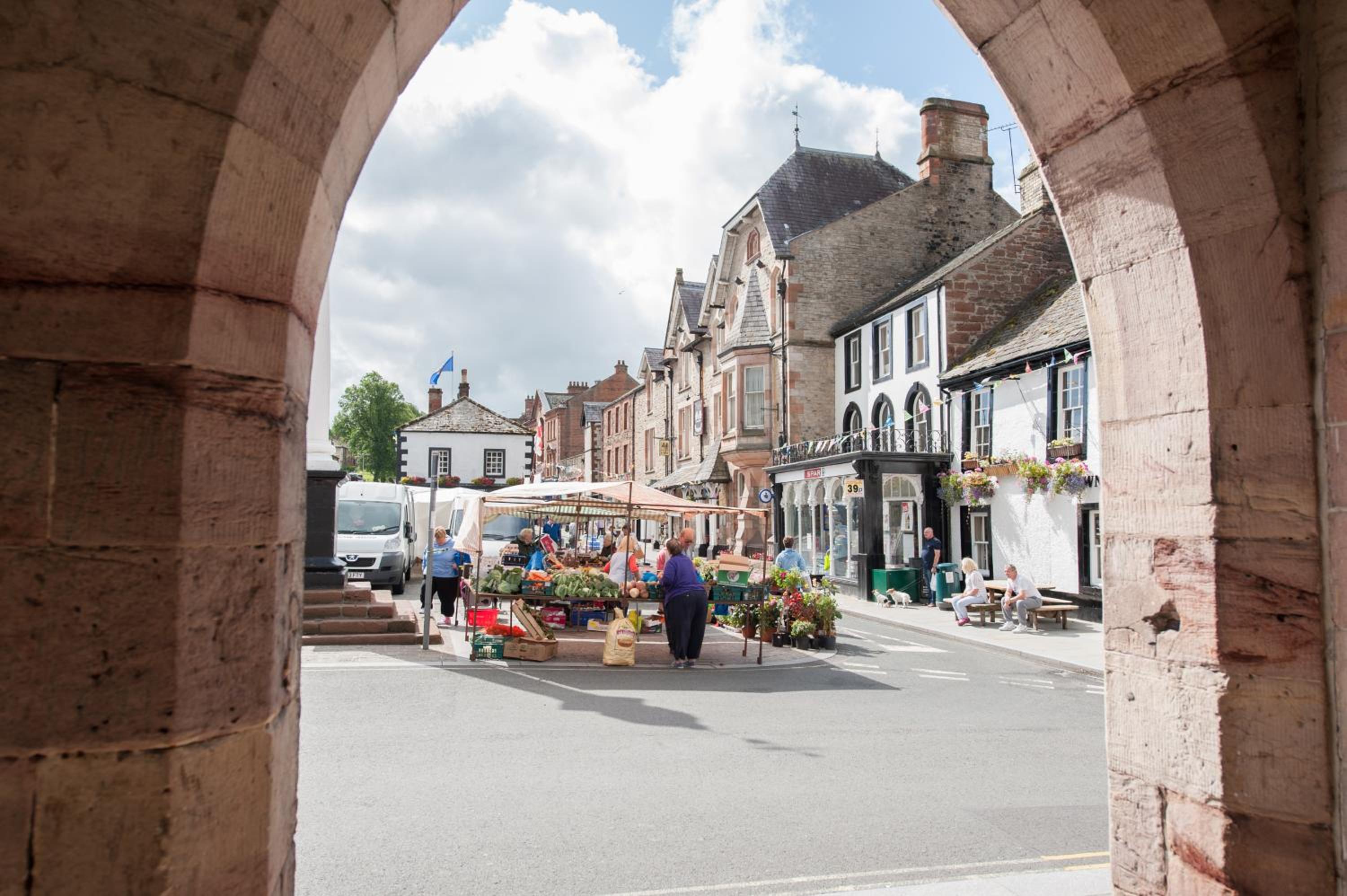 Little Apple Cottage- Free Parking, Hot tub, Fire, Town Centre view 3