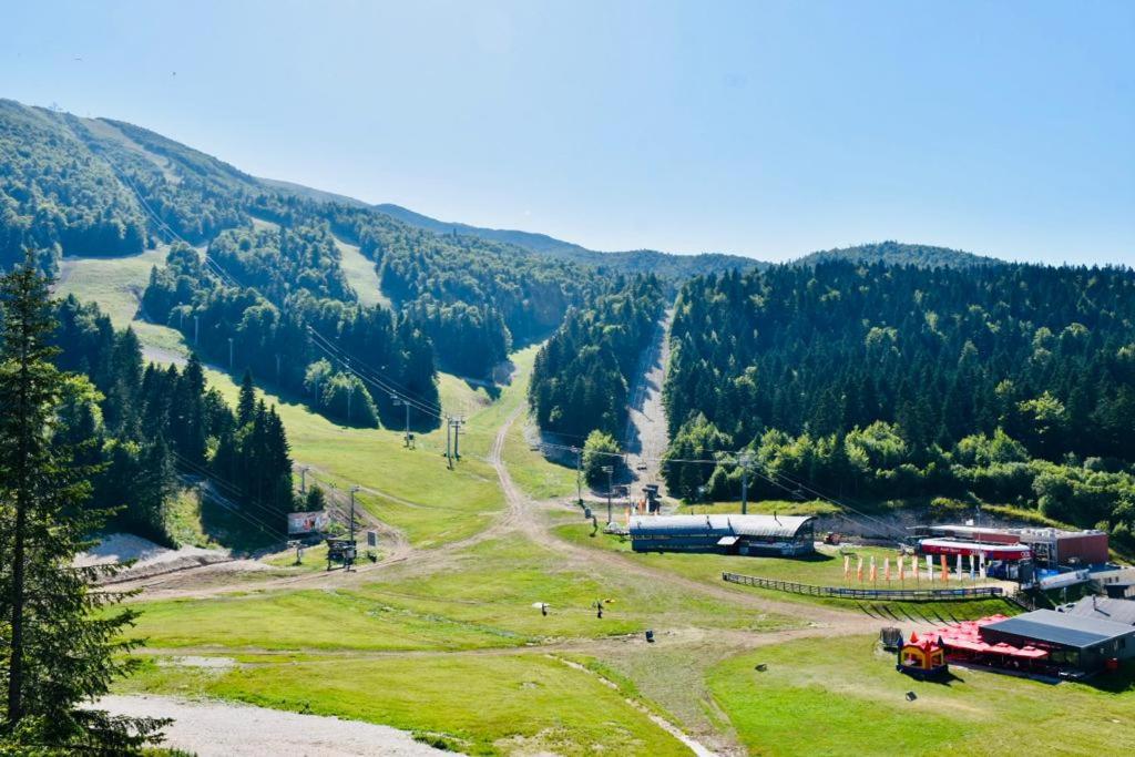 NA STAZI-Luxury Mountain- on the ski slope-Free parking,Tuzlaks apartment