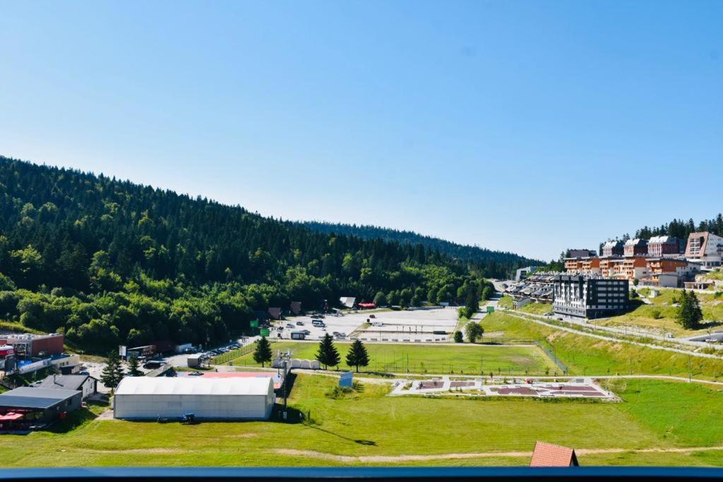 NA STAZI-Luxury Mountain- on the ski slope-Free parking,Tuzlaks apartment