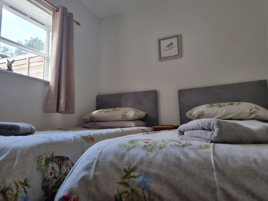 Gamekeepers Cottage, hot tub & open fire. view 3