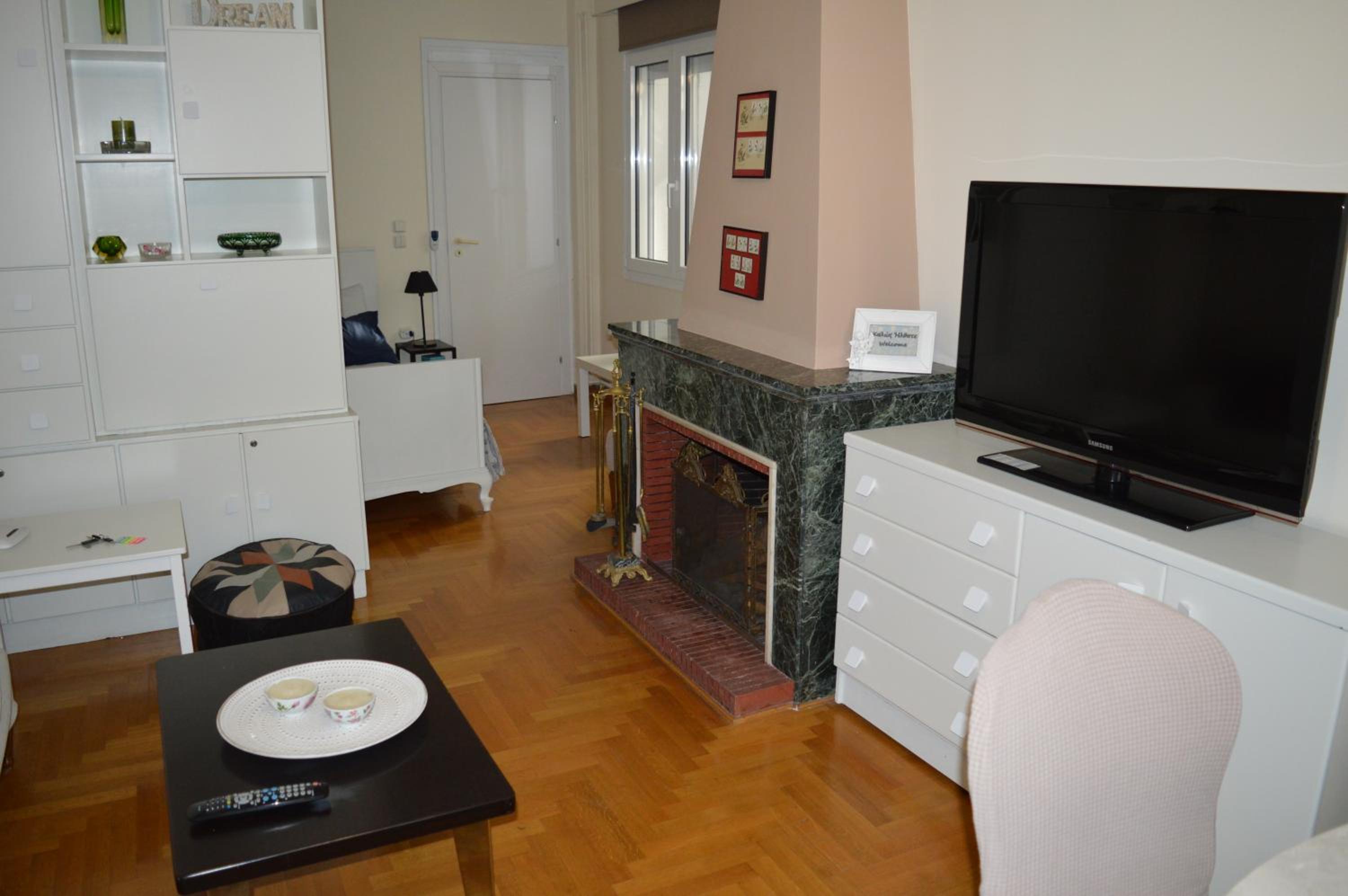 Classy apt. Sokratous