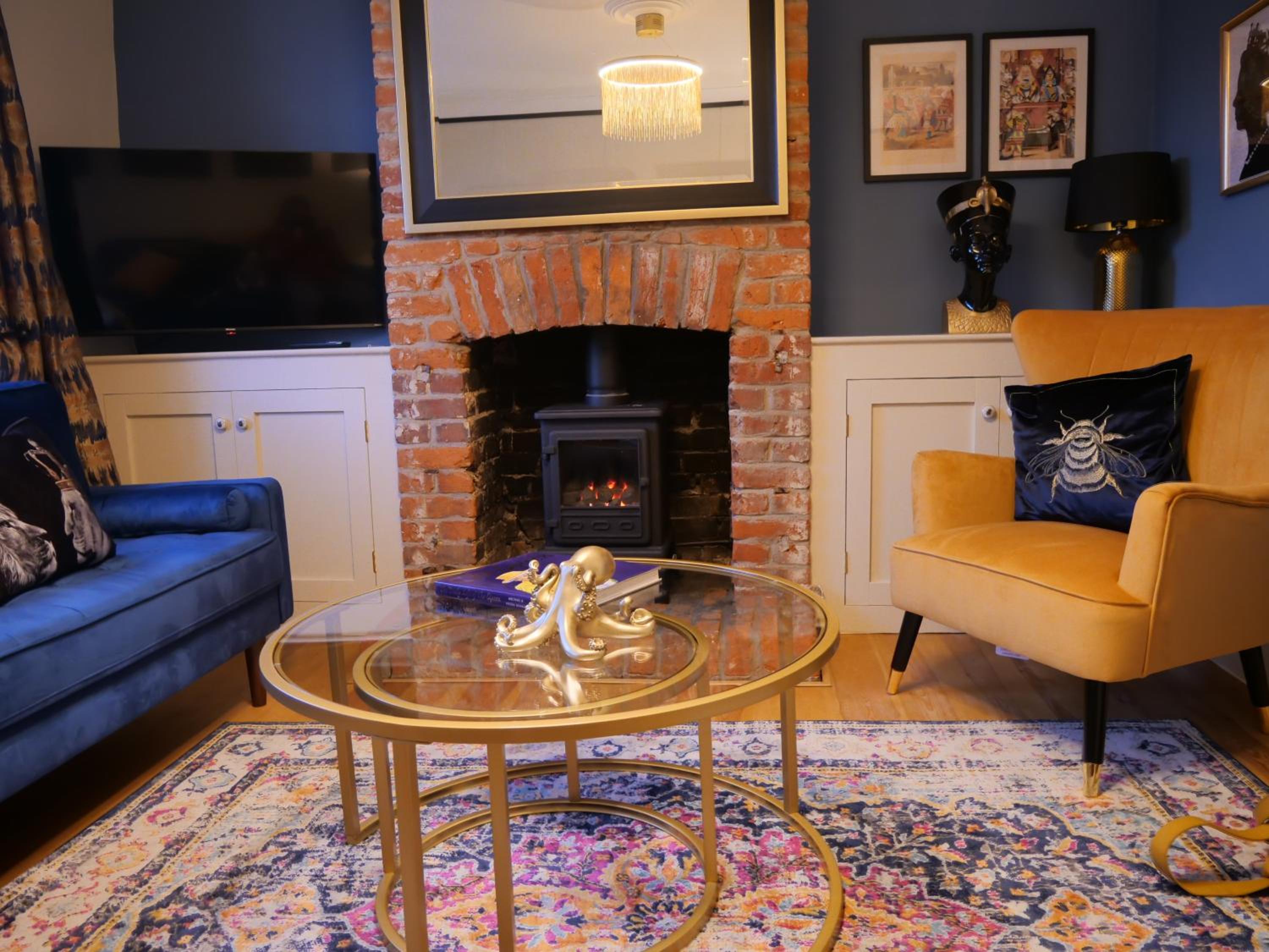 Chic Pet-Friendly Cottage, Fireplace, Wivenhoe view 4