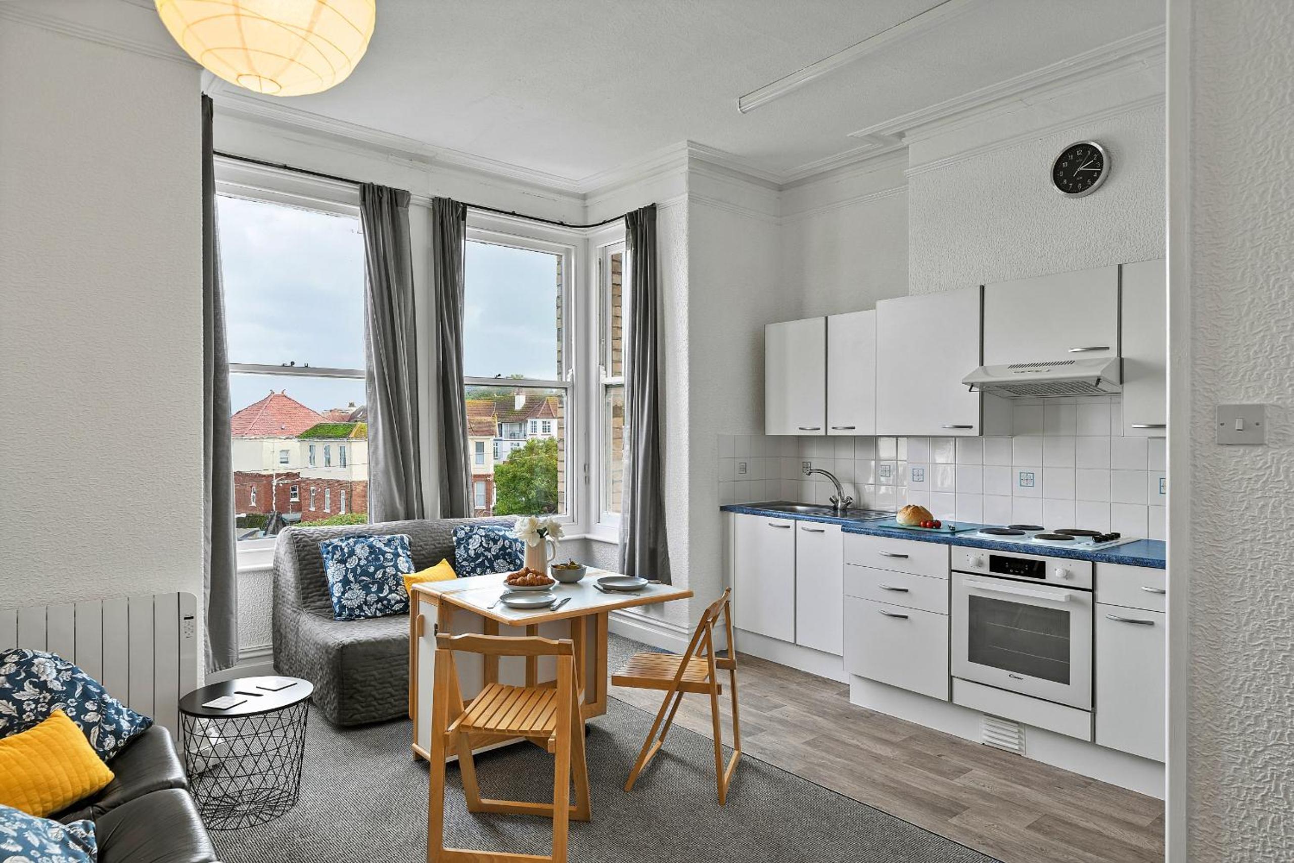 Finest Retreats - Atherfield Apartments No 5 - Sea Views view 3