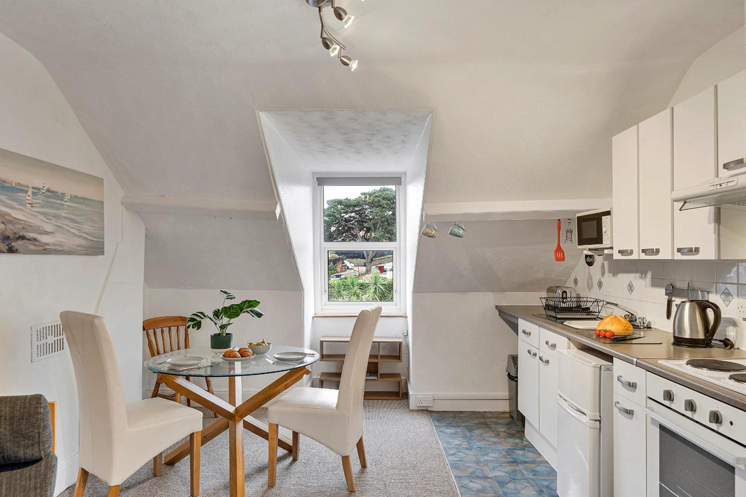 Finest Retreats - Atherfield Apartments No 8 - Roof Tops view 2