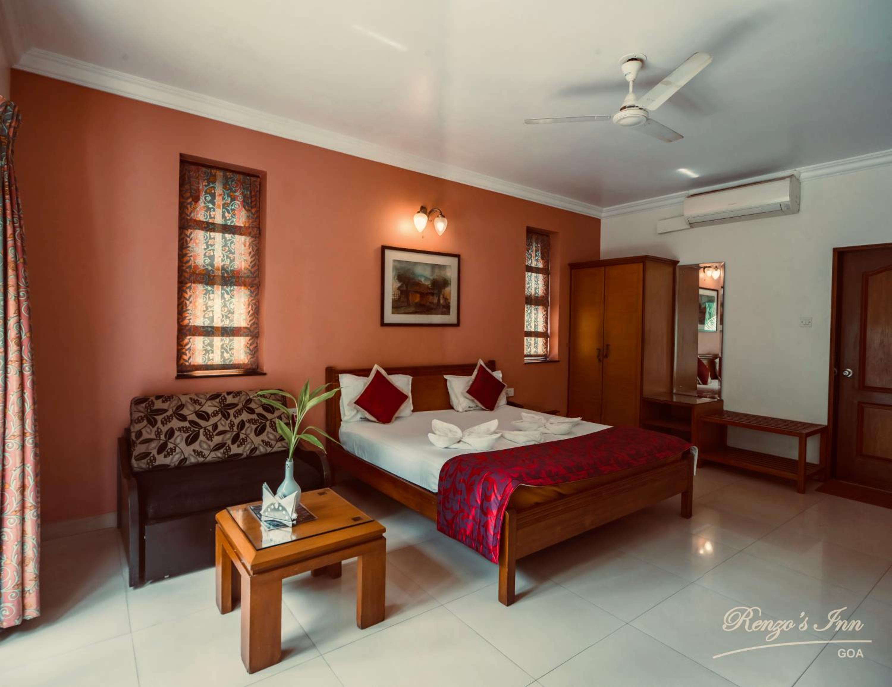 Renzo's Inn view 2