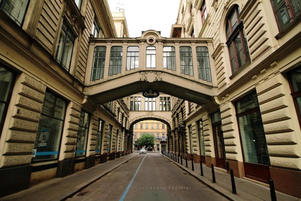 Nekazanka studio apartment