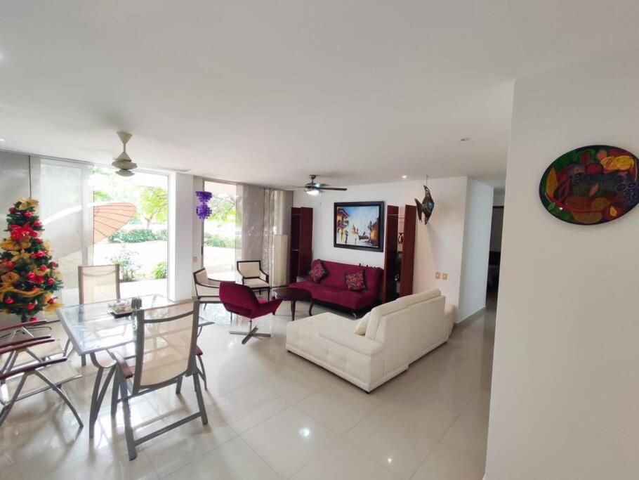 Apartamento con piscina y parrilla BBQ en Laguna Club