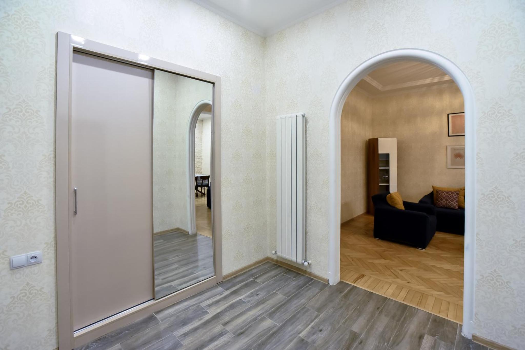 Lomina Apartment