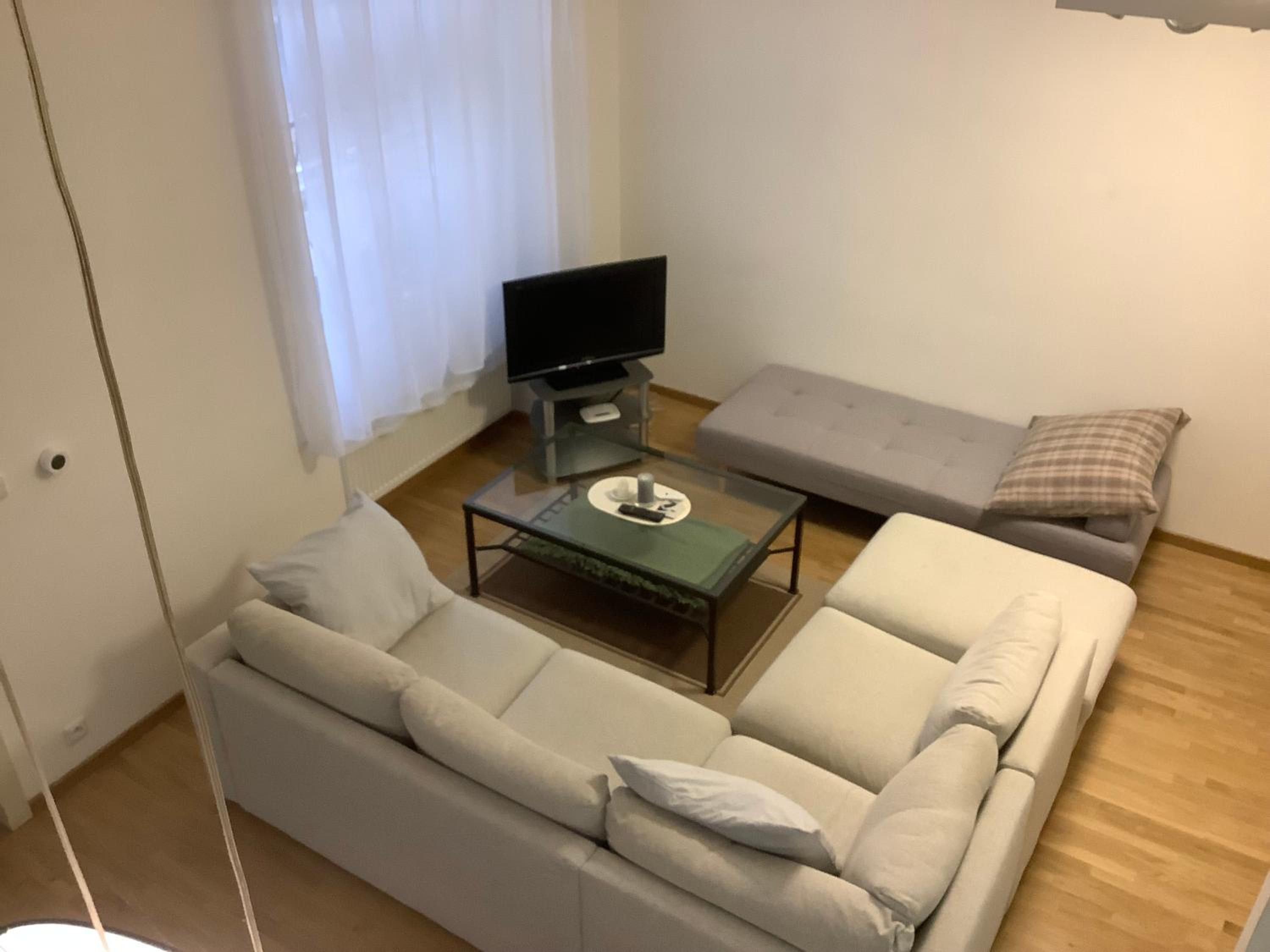 Quiet, Spacious and New 72m2 Old Town Apartment - perfect for 4-6
