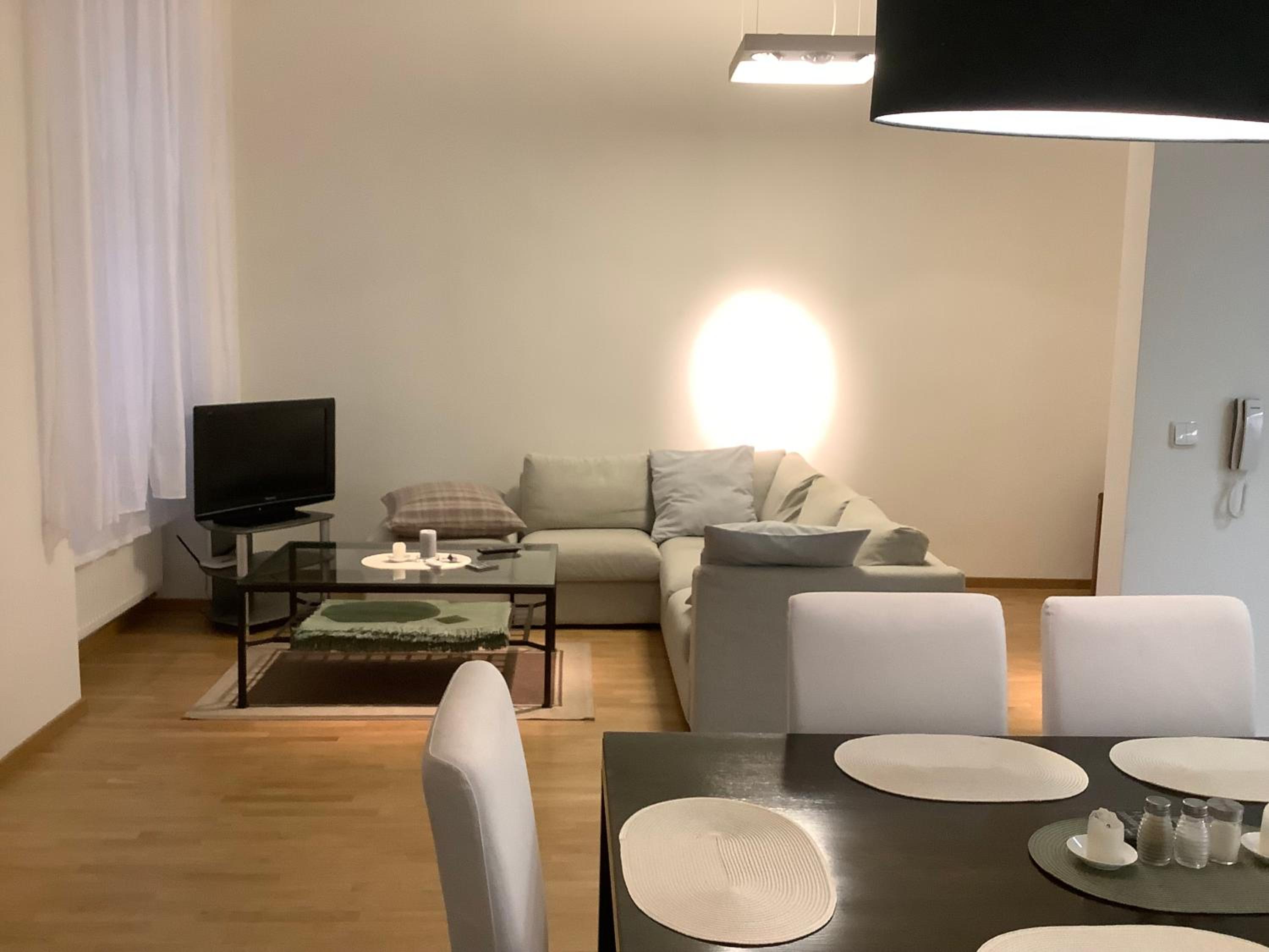 Quiet, Spacious and New 72m2 Old Town Apartment - perfect for 4-6