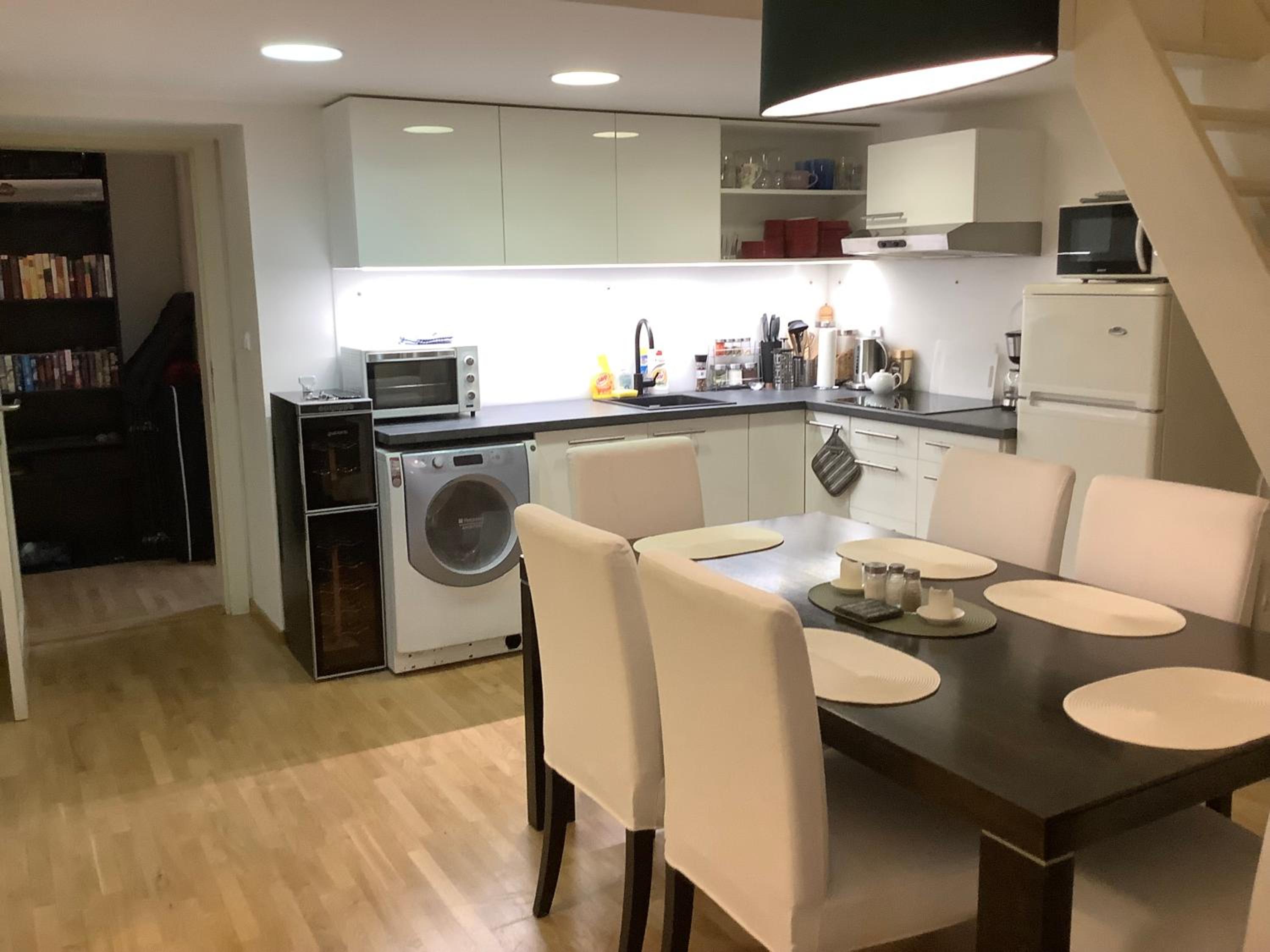 Quiet, Spacious and New 72m2 Old Town Apartment - perfect for 4-6