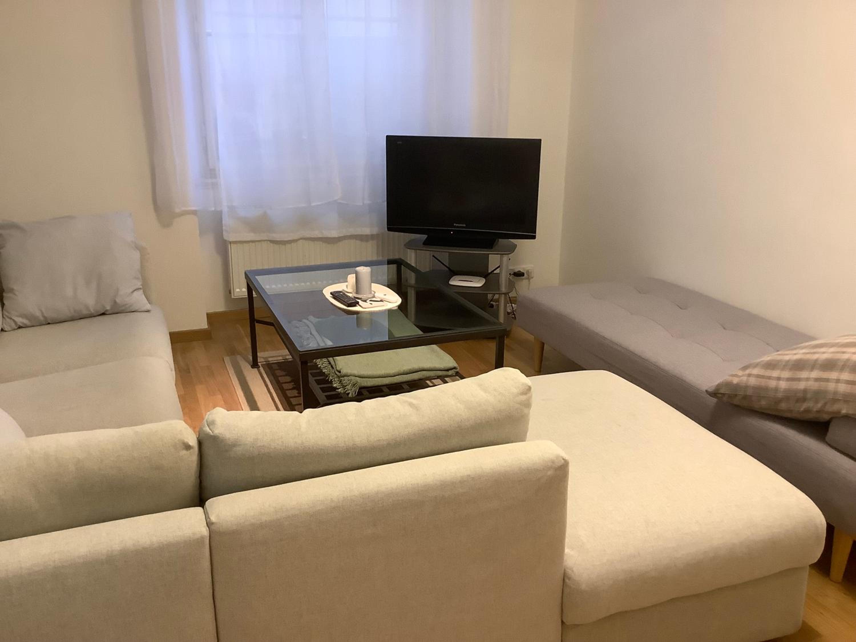 Quiet, Spacious and New 72m2 Old Town Apartment - perfect for 4-6