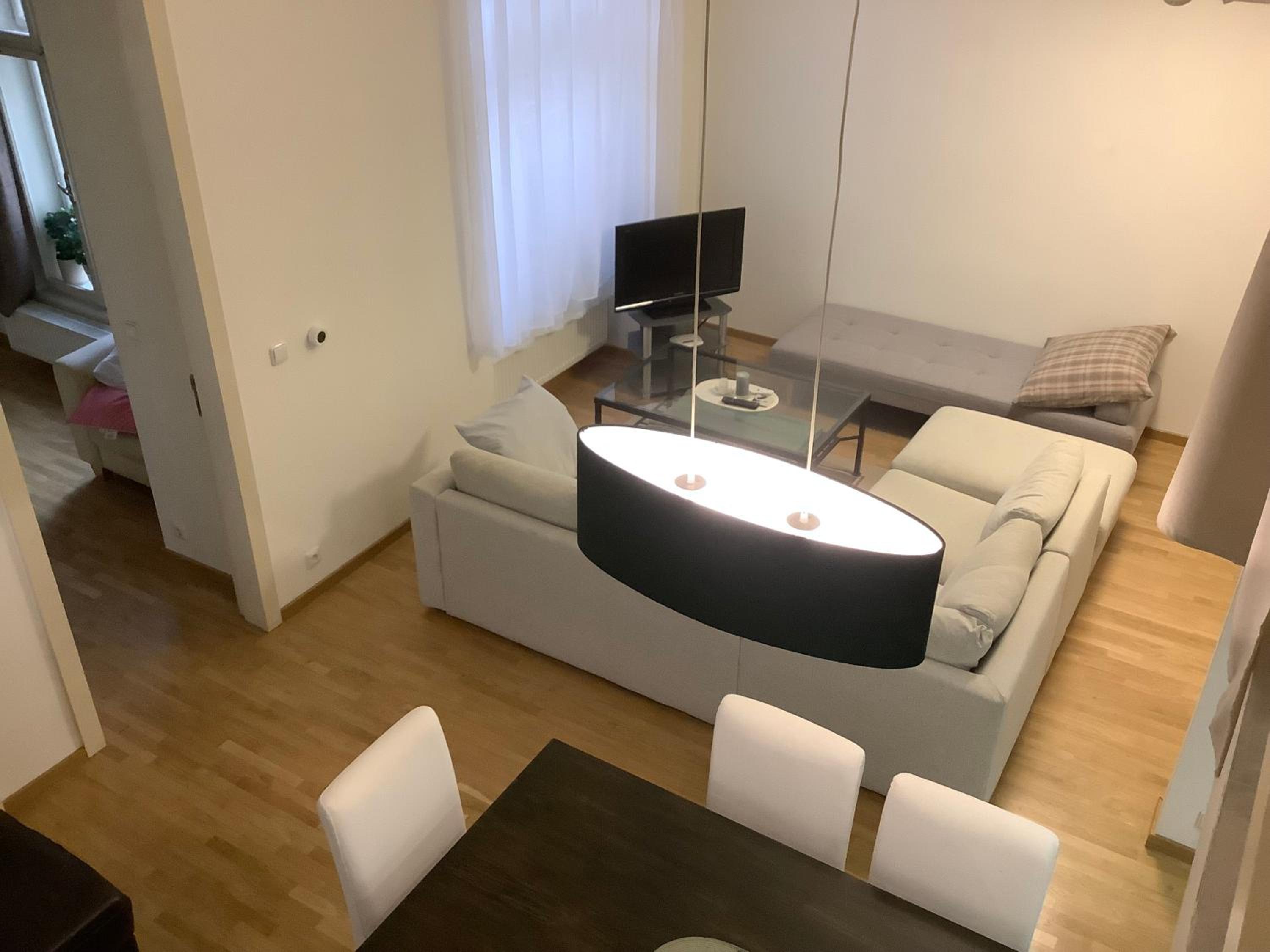 Quiet, Spacious and New 72m2 Old Town Apartment - perfect for 4-6
