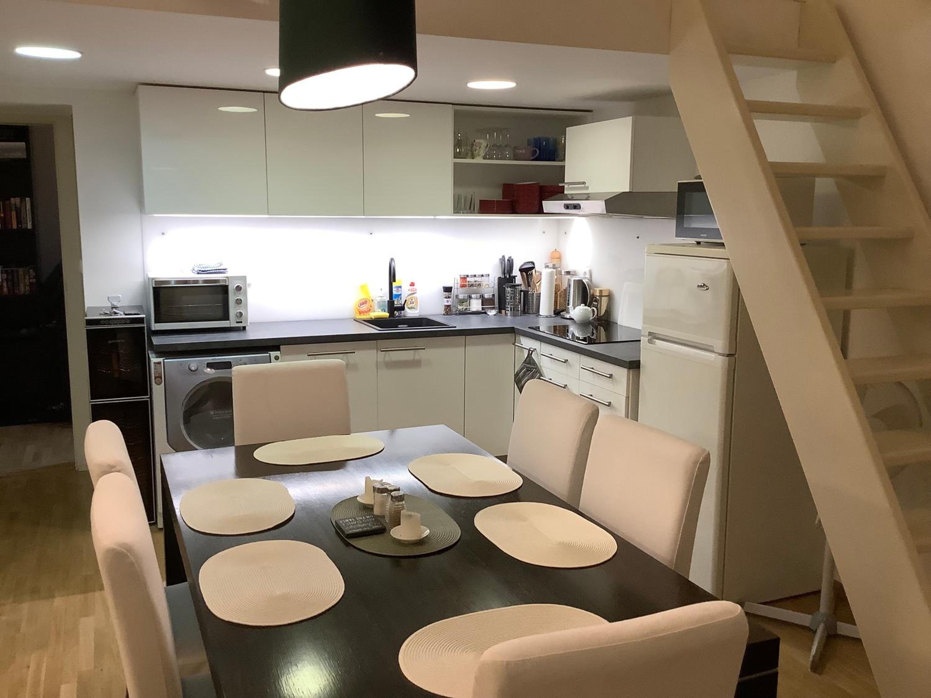 Quiet, Spacious and New 72m2 Old Town Apartment - perfect for 4-6