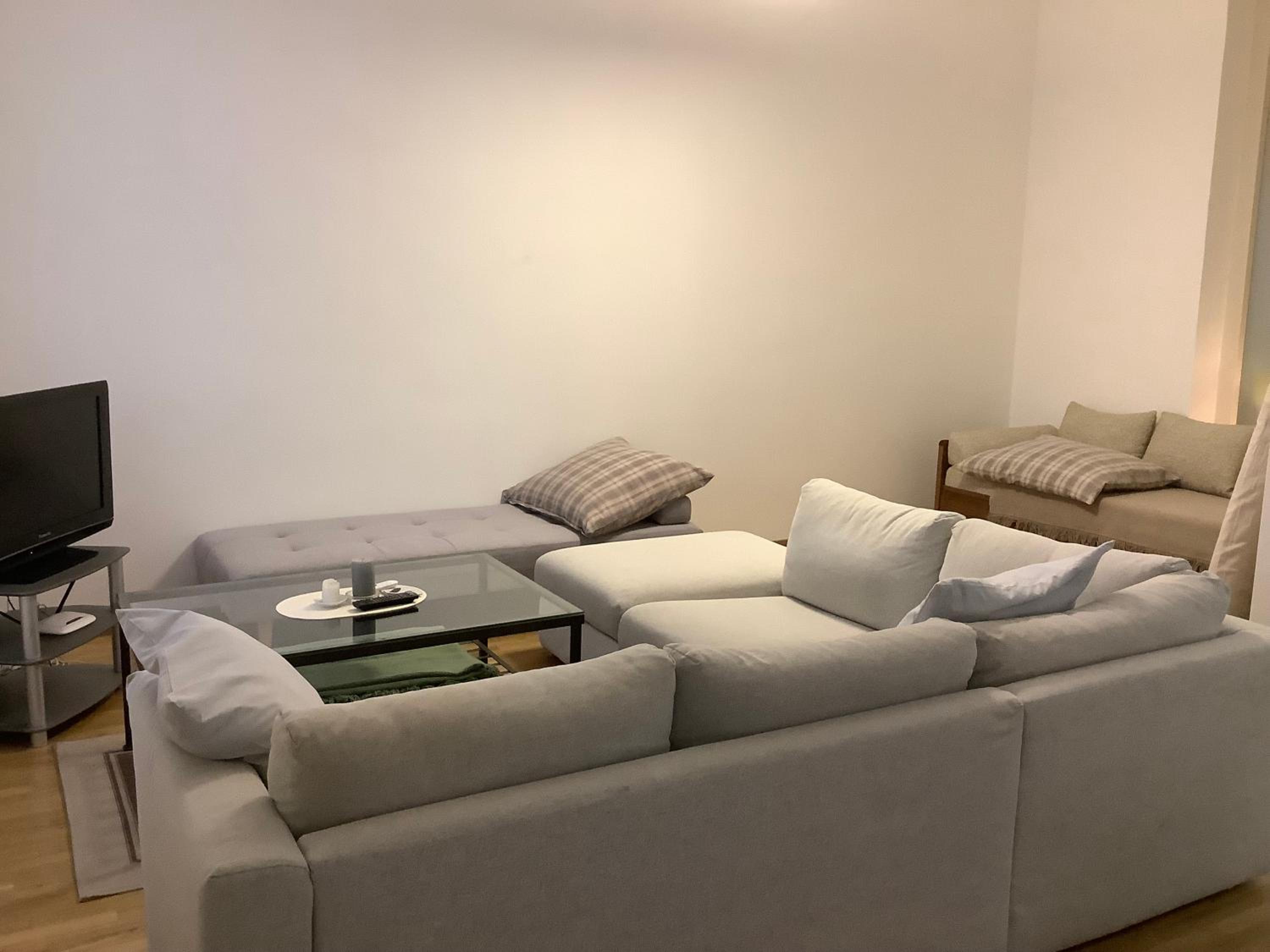 Quiet, Spacious and New 72m2 Old Town Apartment - perfect for 4-6