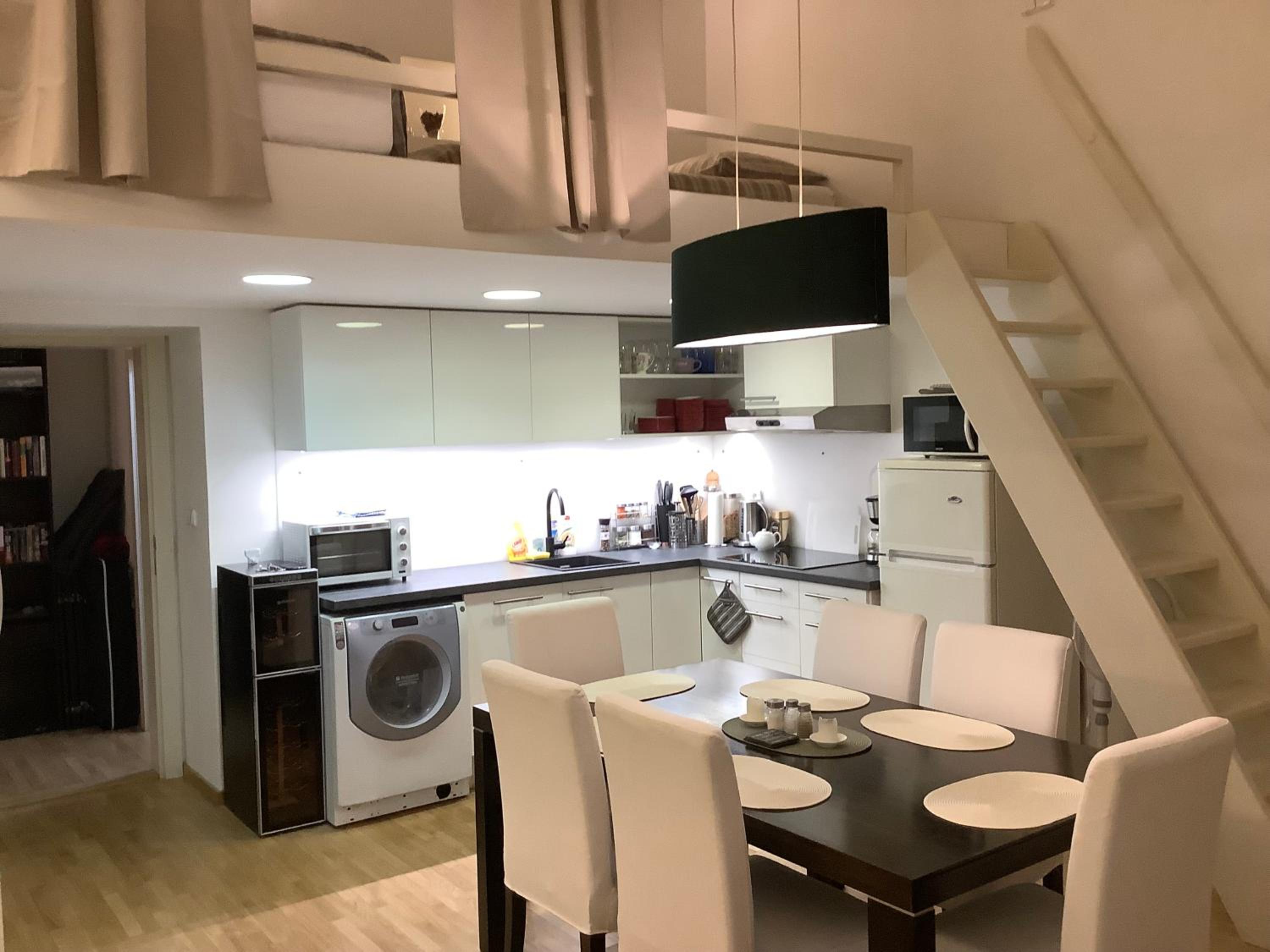 Quiet, Spacious and New 72m2 Old Town Apartment - perfect for 4-6