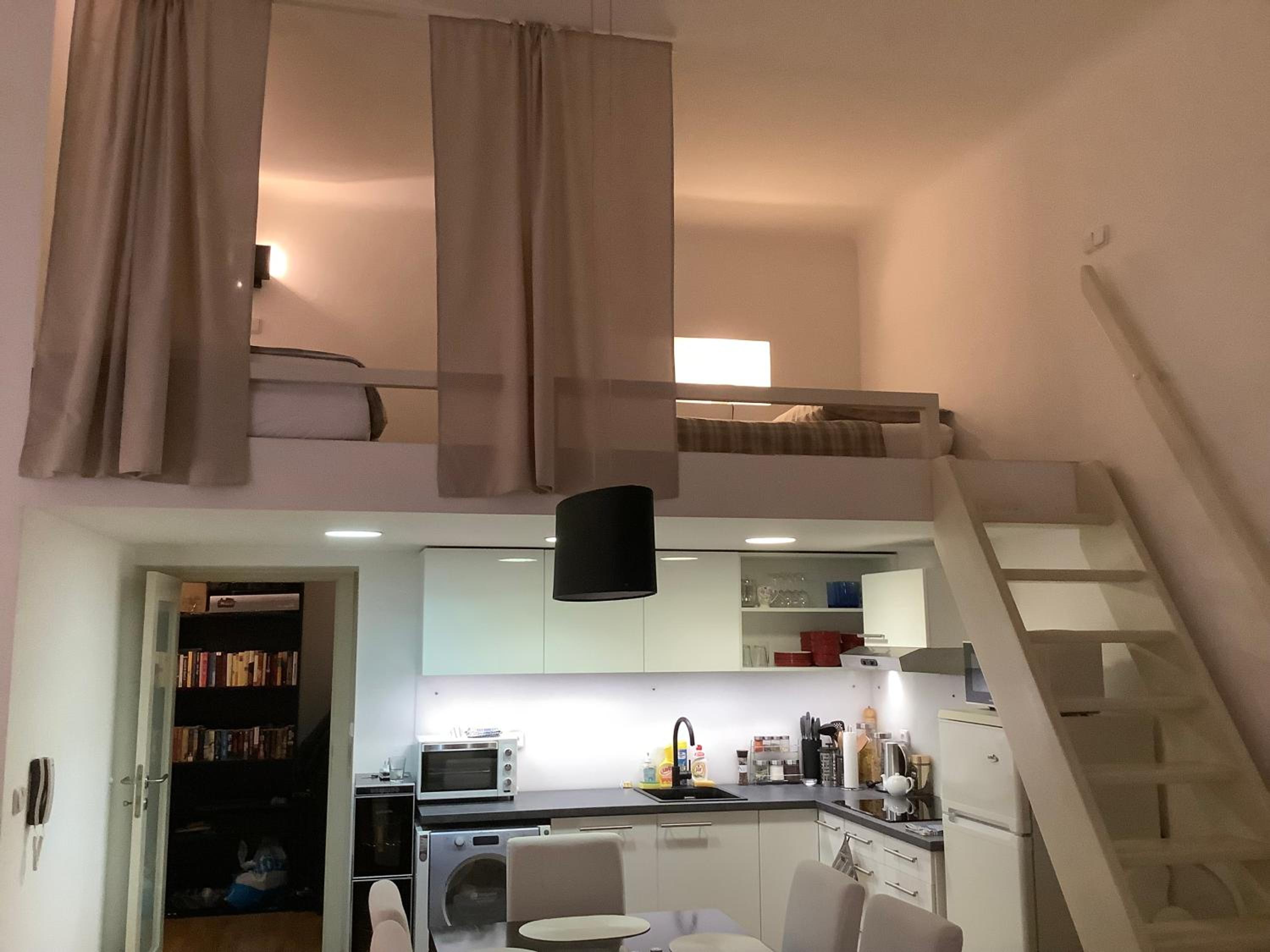 Quiet, Spacious and New 72m2 Old Town Apartment - perfect for 4-6