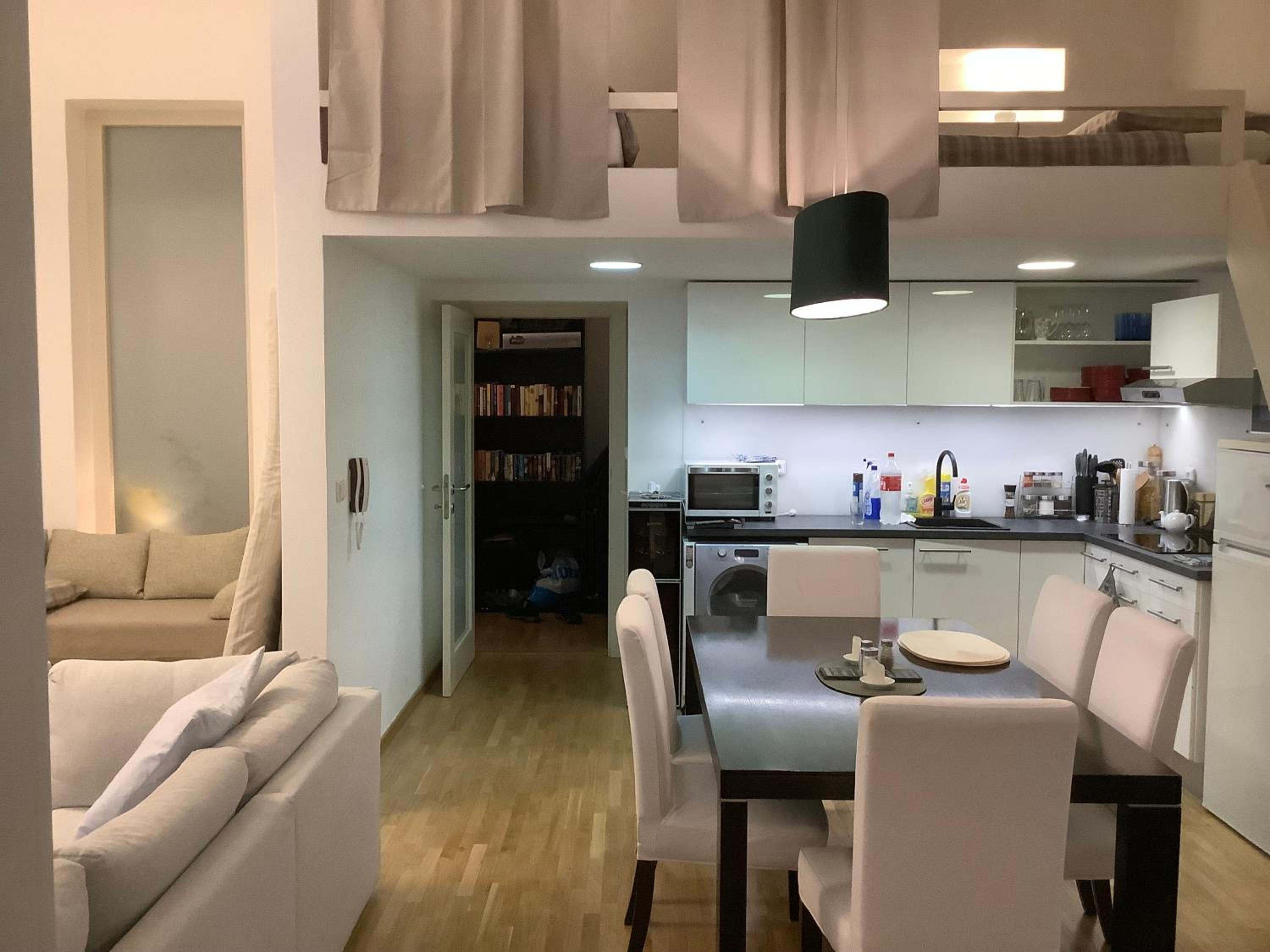 Quiet, Spacious and New 72m2 Old Town Apartment - perfect for 4-6