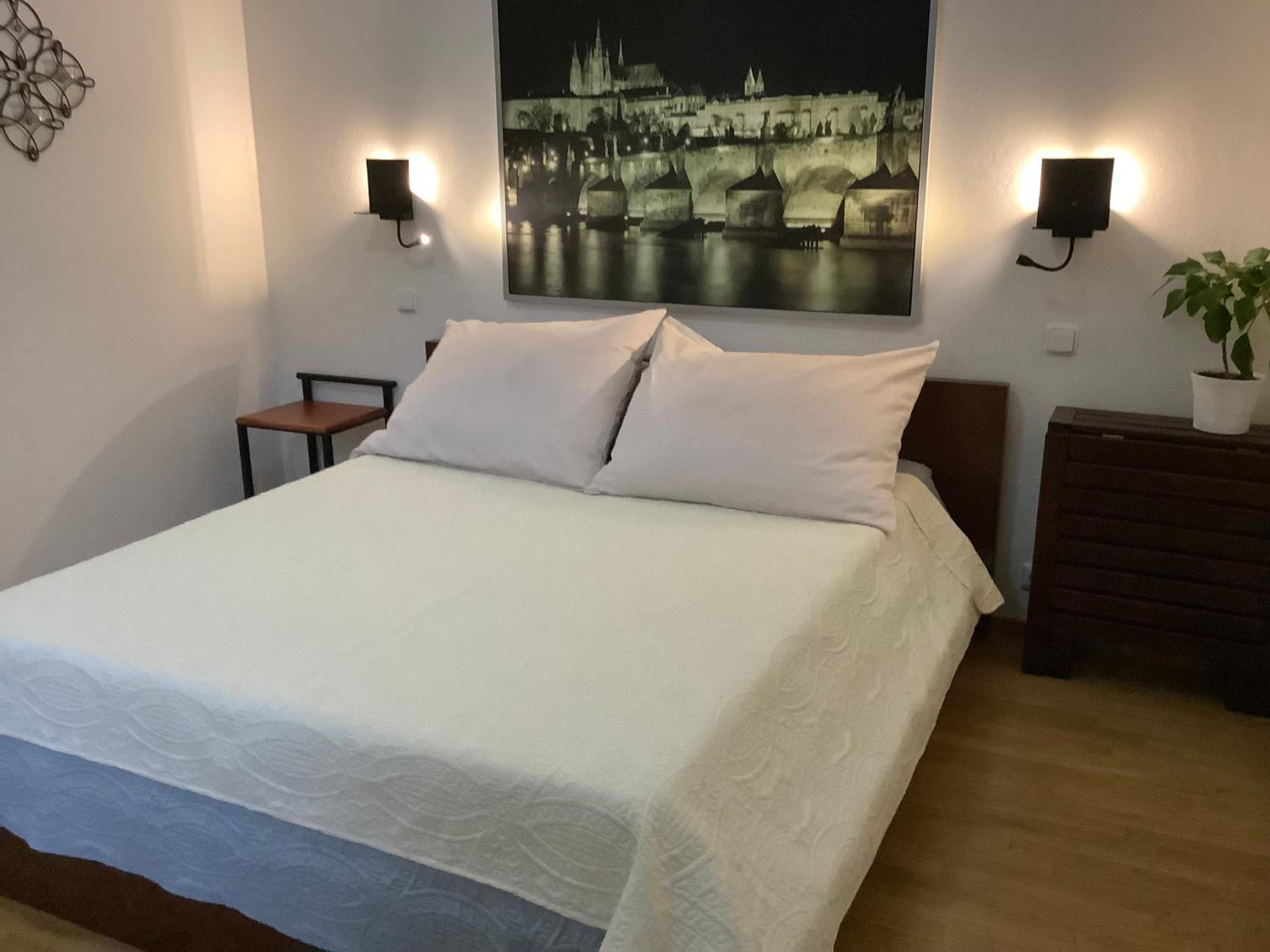 Quiet, Spacious and New 72m2 Old Town Apartment - perfect for 4-6