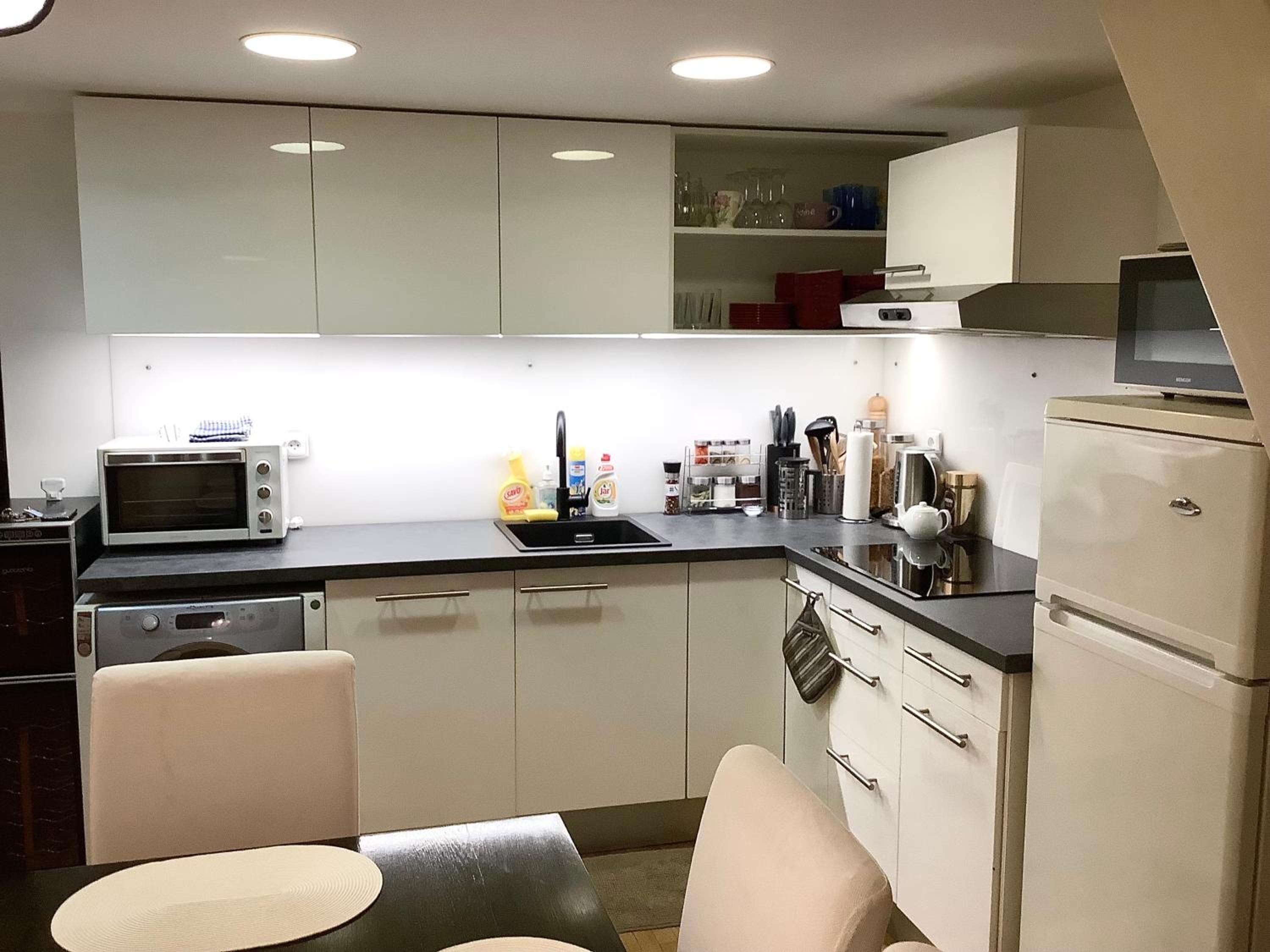 Quiet, Spacious and New 72m2 Old Town Apartment - perfect for 4-6