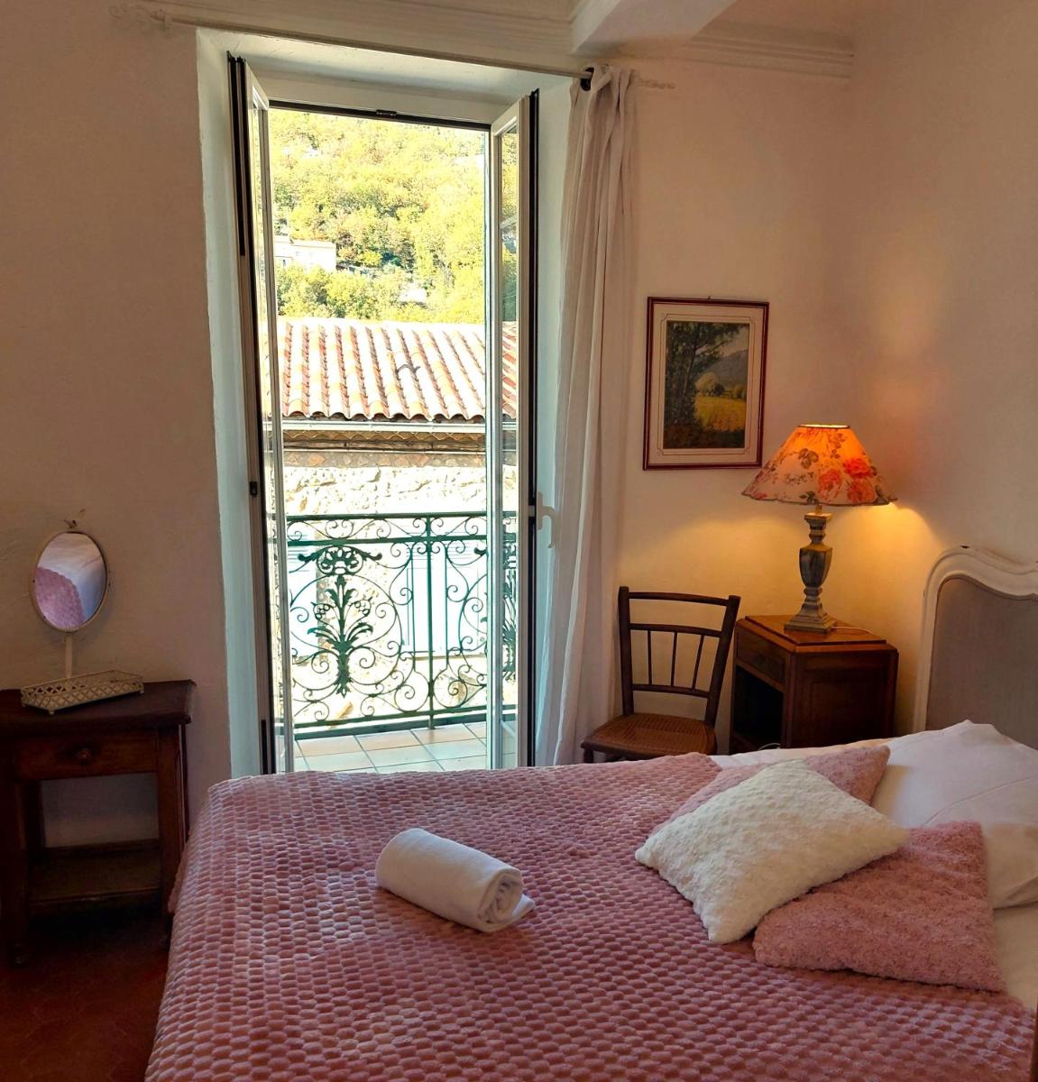 LA MAISON BARNOIN - gîtes et chambres view 5